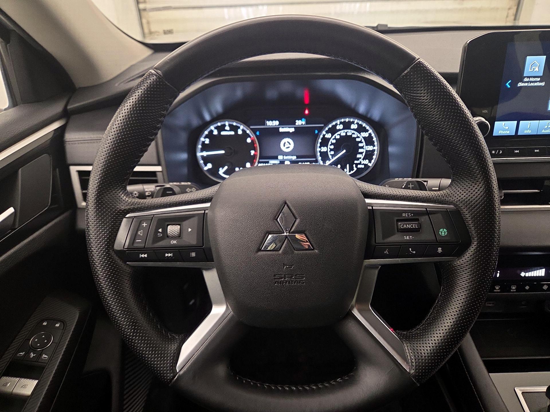 Thumbnail: 2024 Mitsubishi Outlander - 10