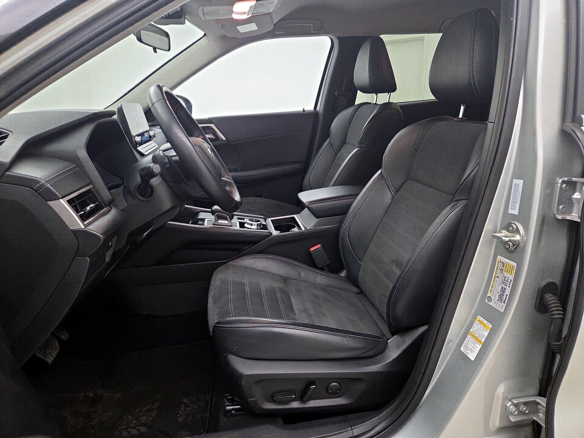 Thumbnail: 2024 Mitsubishi Outlander - 11