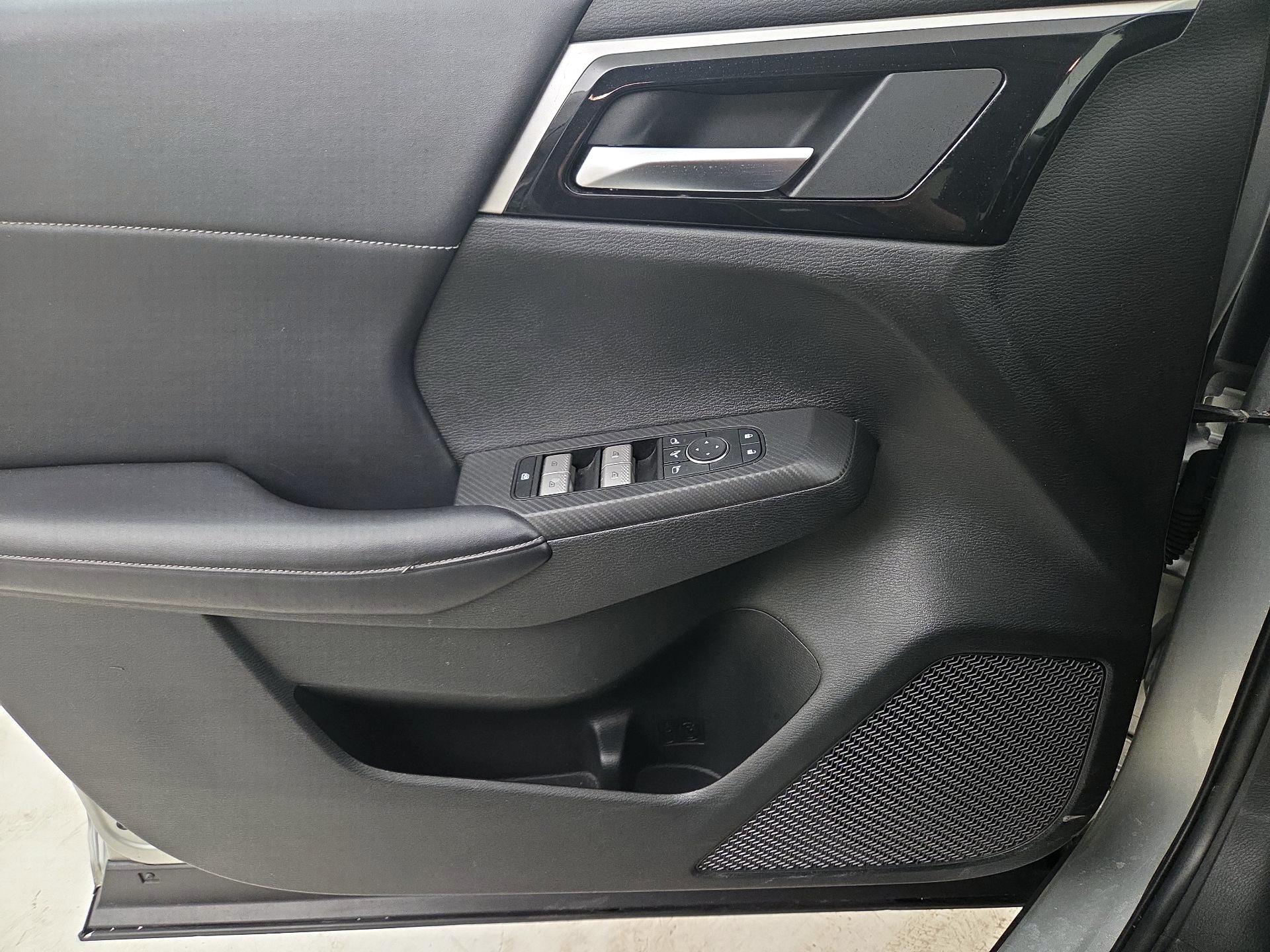 Thumbnail: 2024 Mitsubishi Outlander - 12