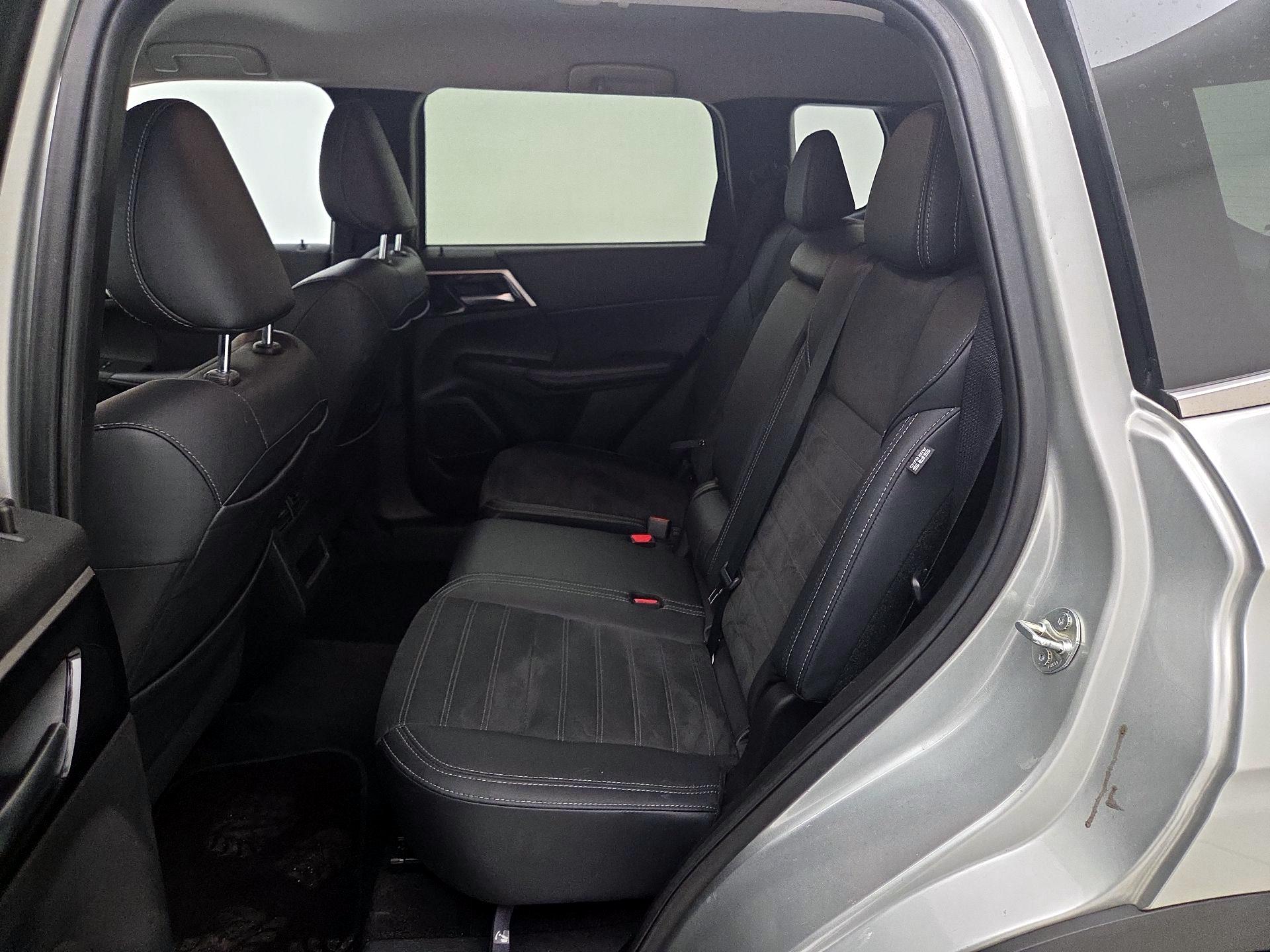 Thumbnail: 2024 Mitsubishi Outlander - 20