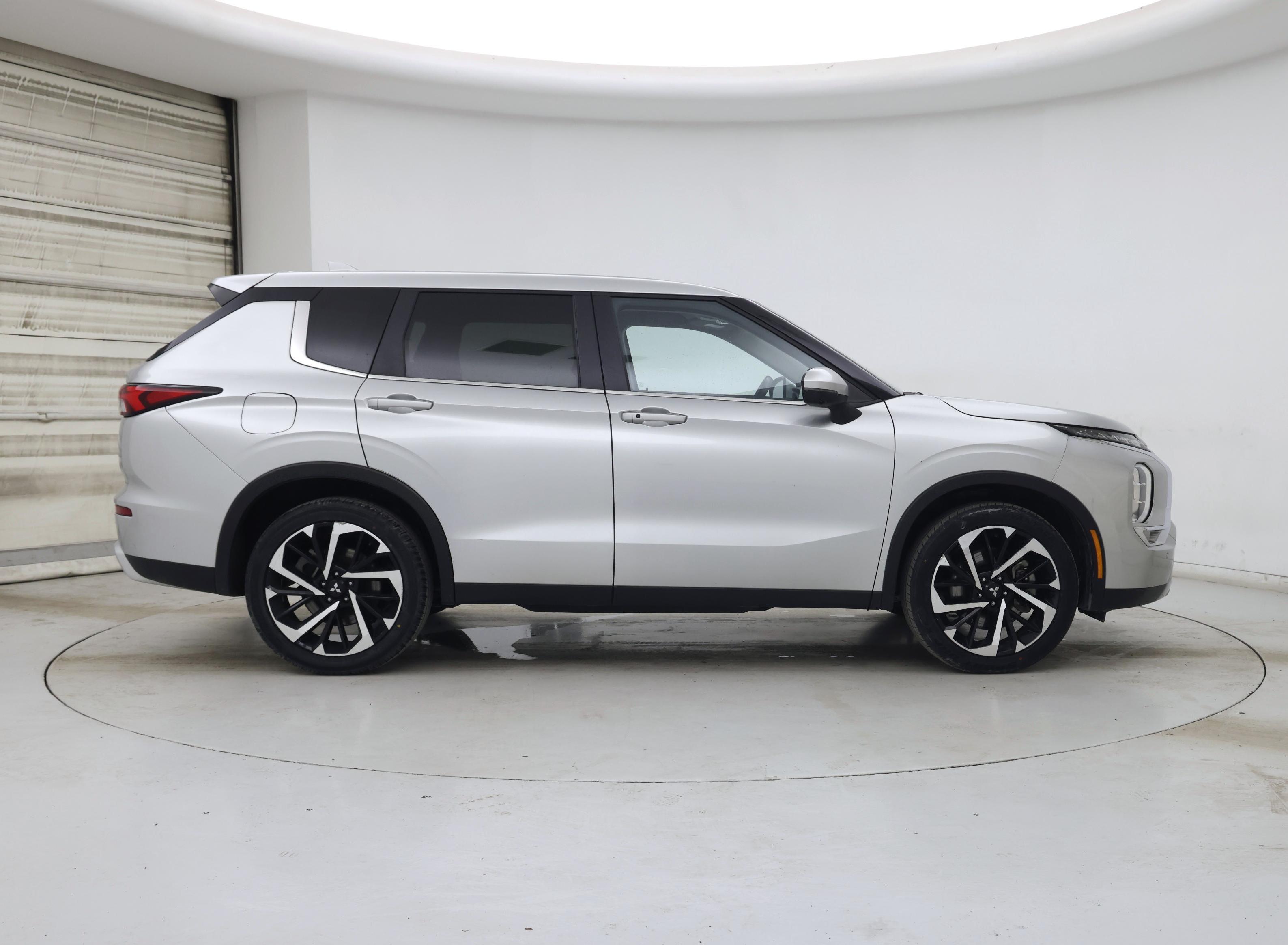 Thumbnail: 2024 Mitsubishi Outlander - 7