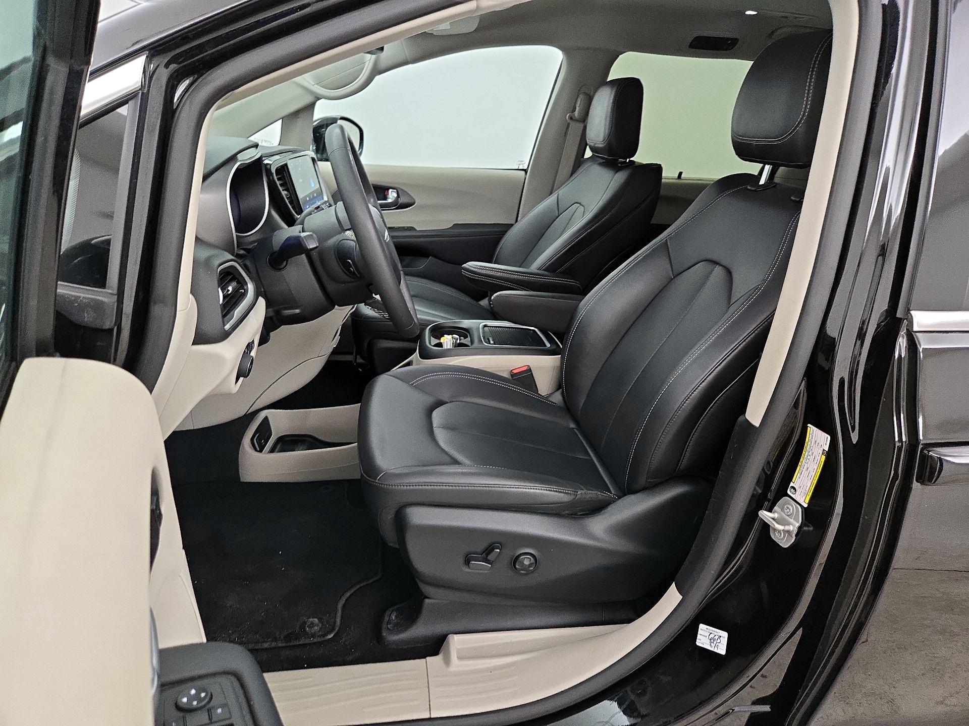 Thumbnail: 2024 Chrysler Pacifica - 11