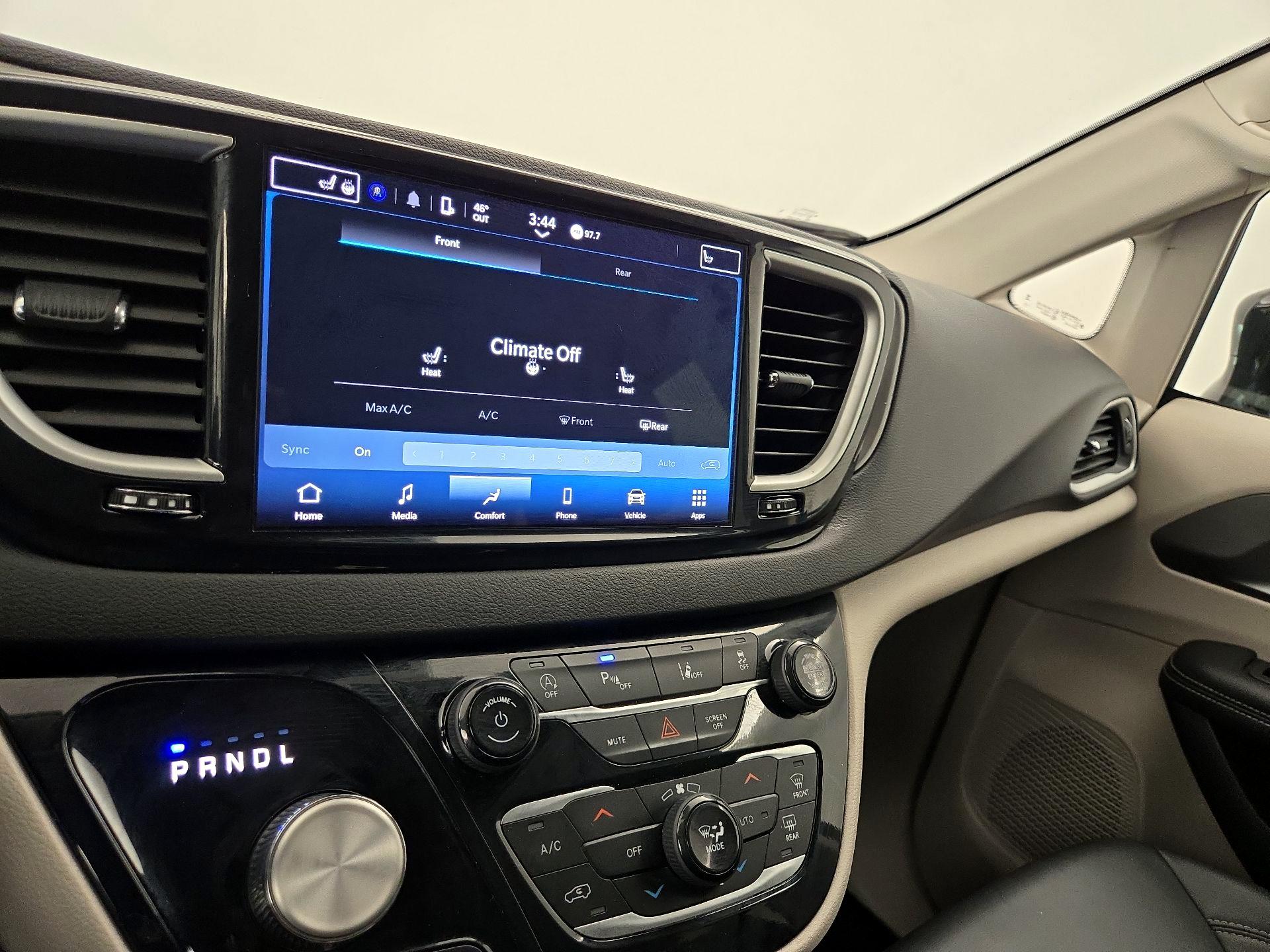 Thumbnail: 2024 Chrysler Pacifica - 16