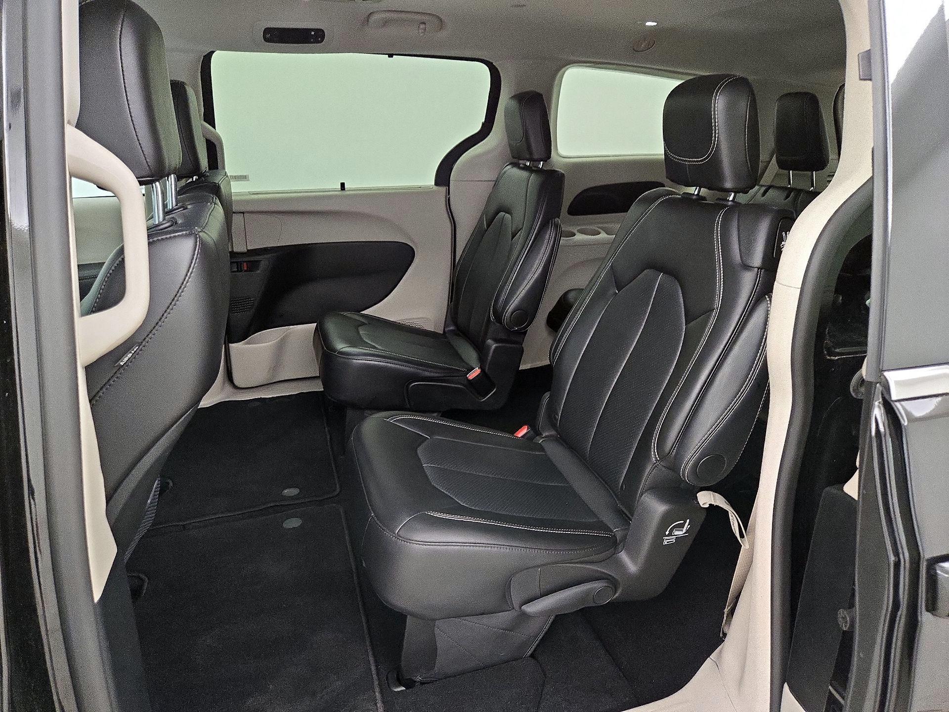 Thumbnail: 2024 Chrysler Pacifica - 19