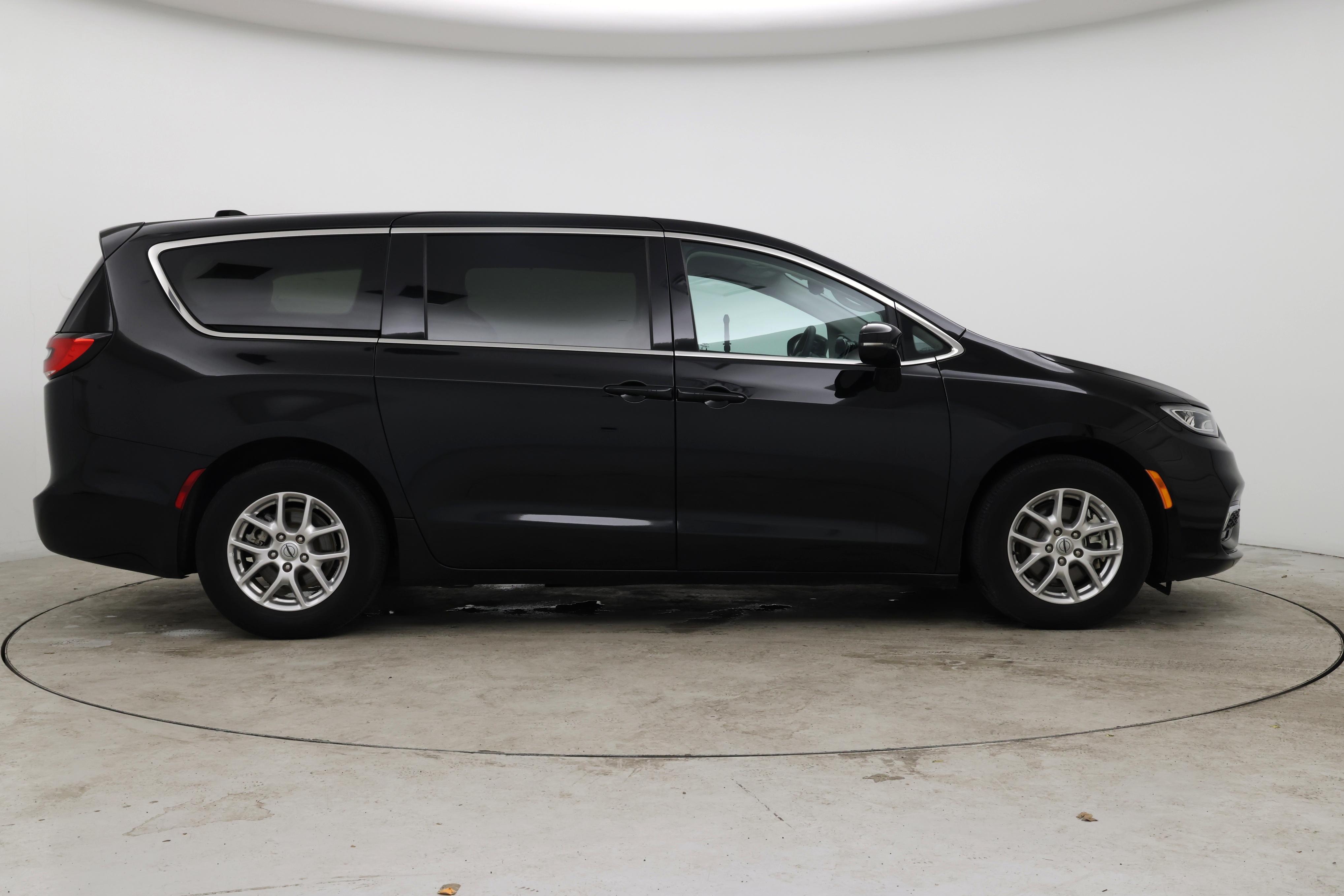 Thumbnail: 2024 Chrysler Pacifica - 7