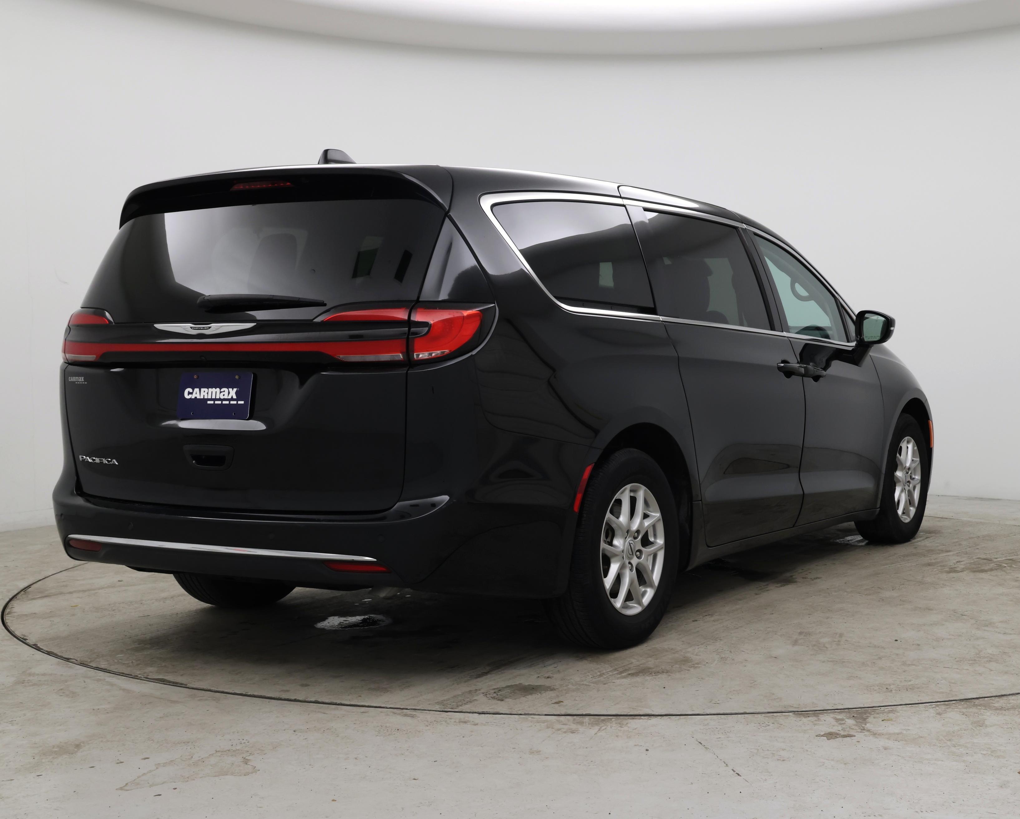 Thumbnail: 2024 Chrysler Pacifica - 8