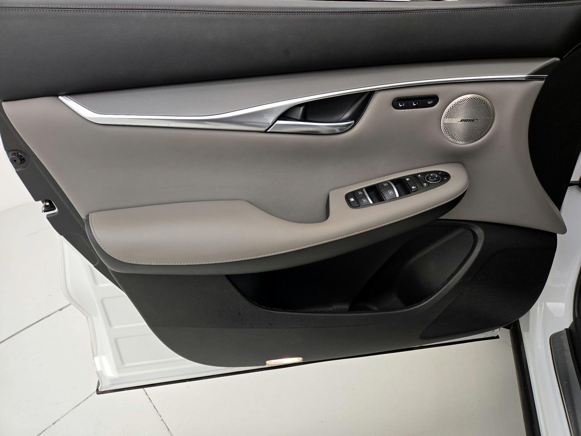 Thumbnail: 2023 INFINITI QX50 - 12