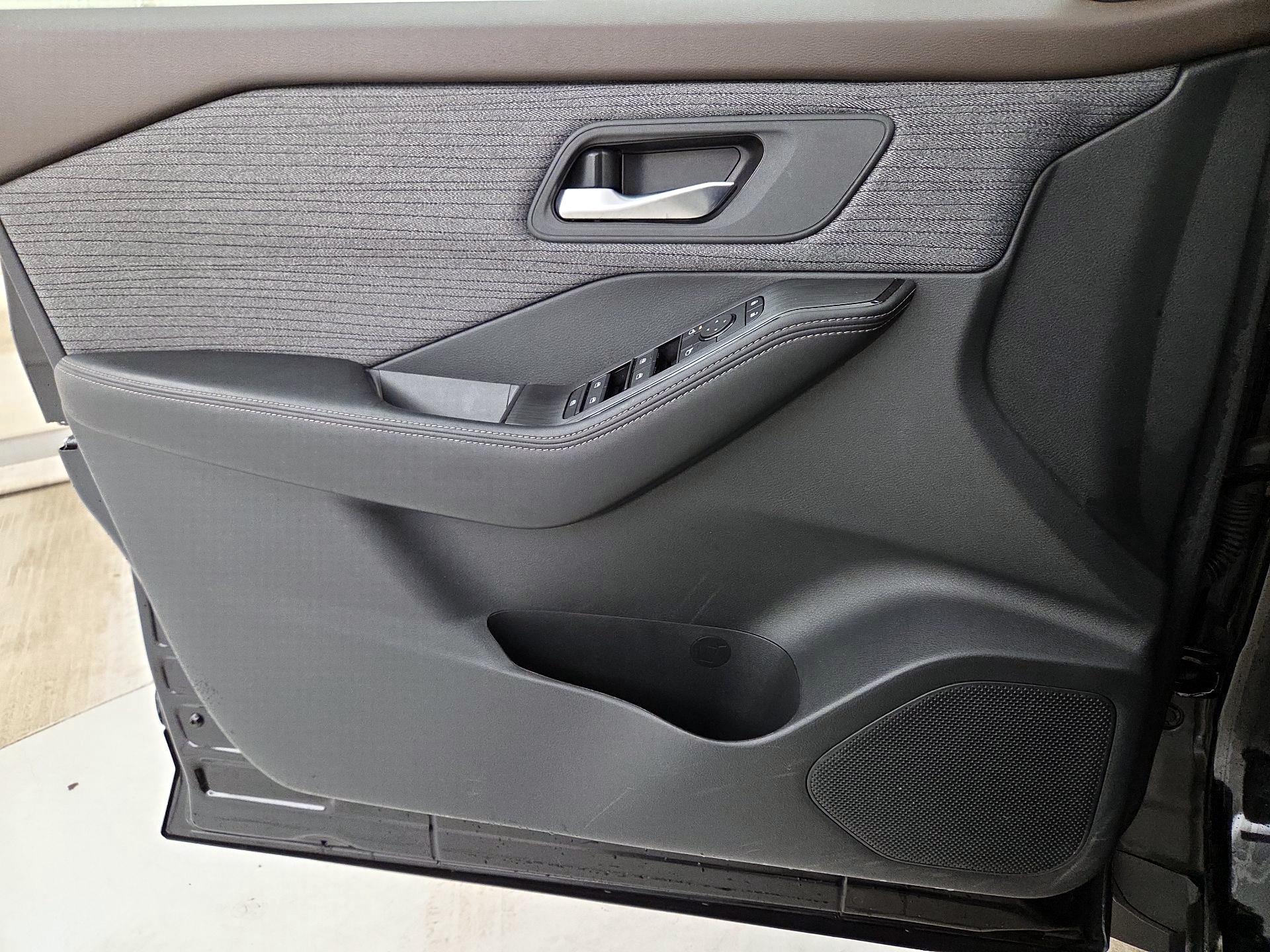 Thumbnail: 2023 Nissan Rogue - 12