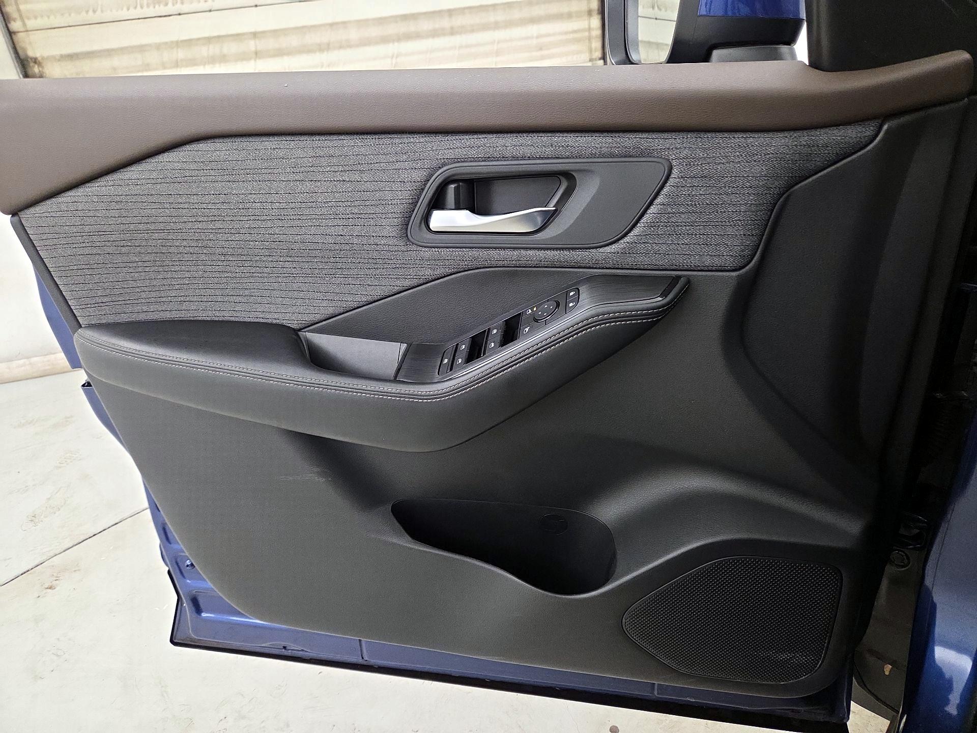 Thumbnail: 2023 Nissan Rogue - 12