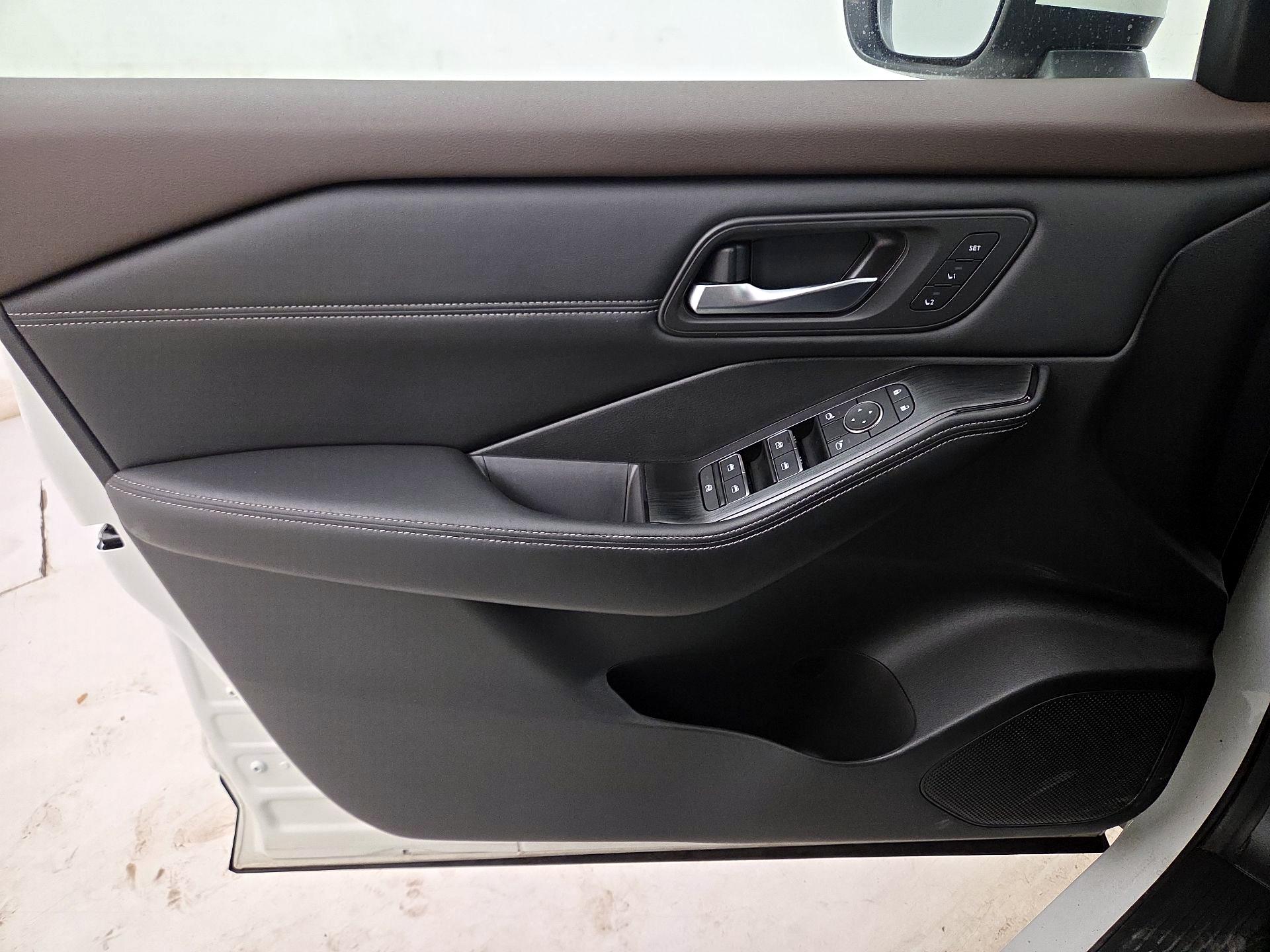 Thumbnail: 2022 Nissan Rogue - 12