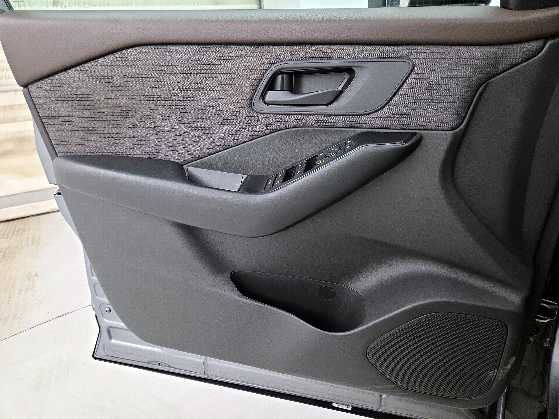 Thumbnail: 2023 Nissan Rogue - 12