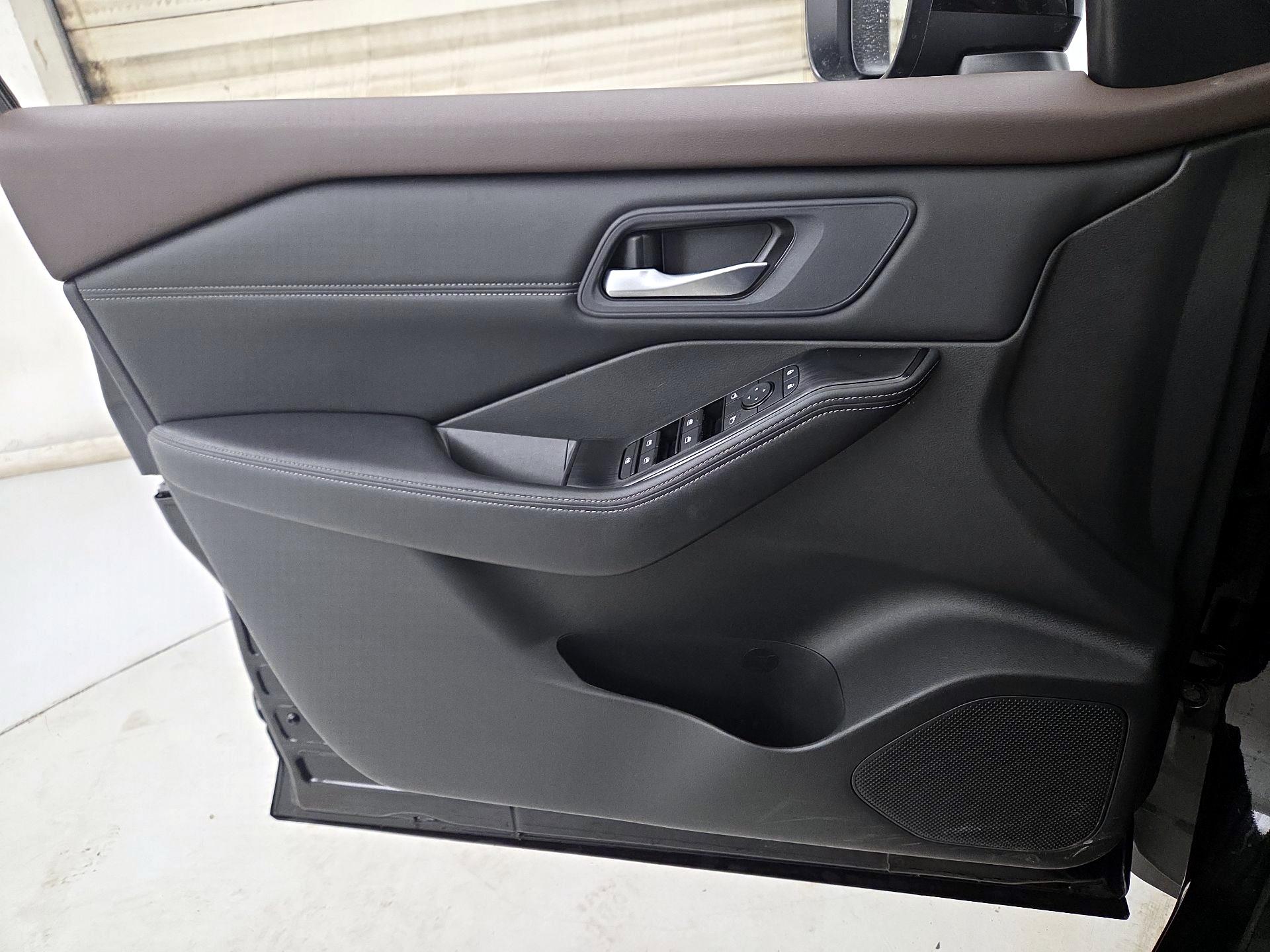 Thumbnail: 2023 Nissan Rogue - 12