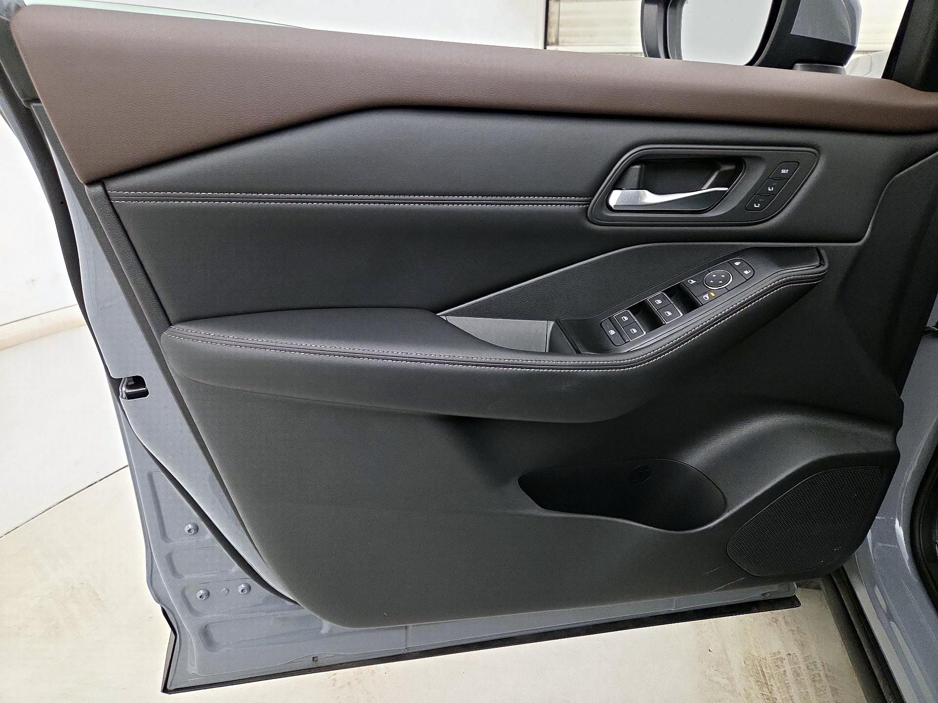 Thumbnail: 2023 Nissan Rogue - 12