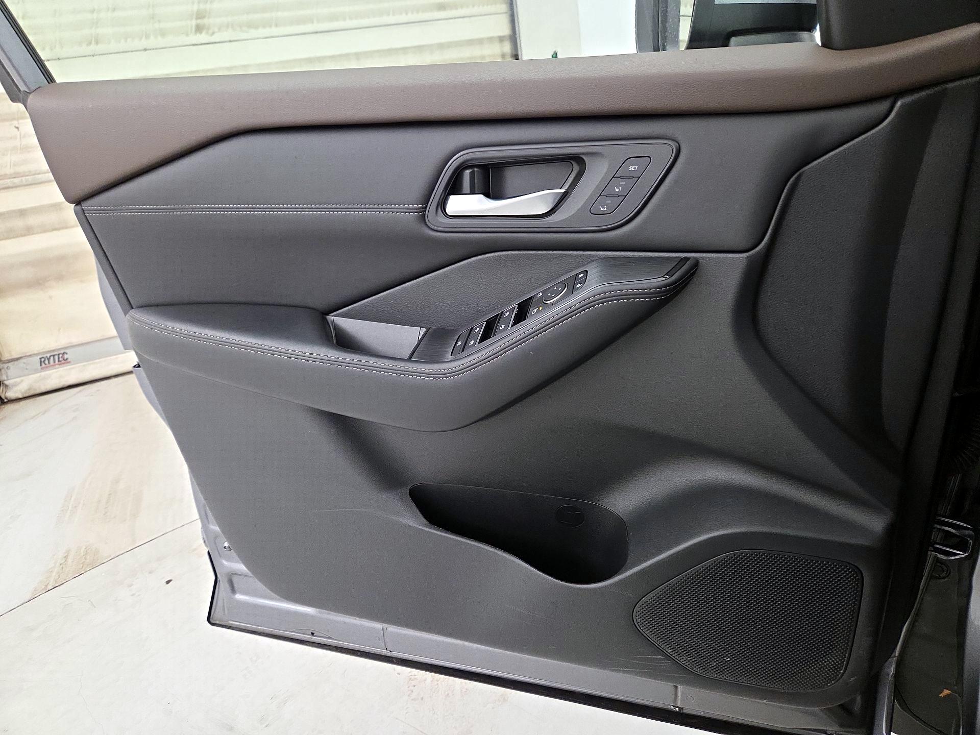 Thumbnail: 2023 Nissan Rogue - 12