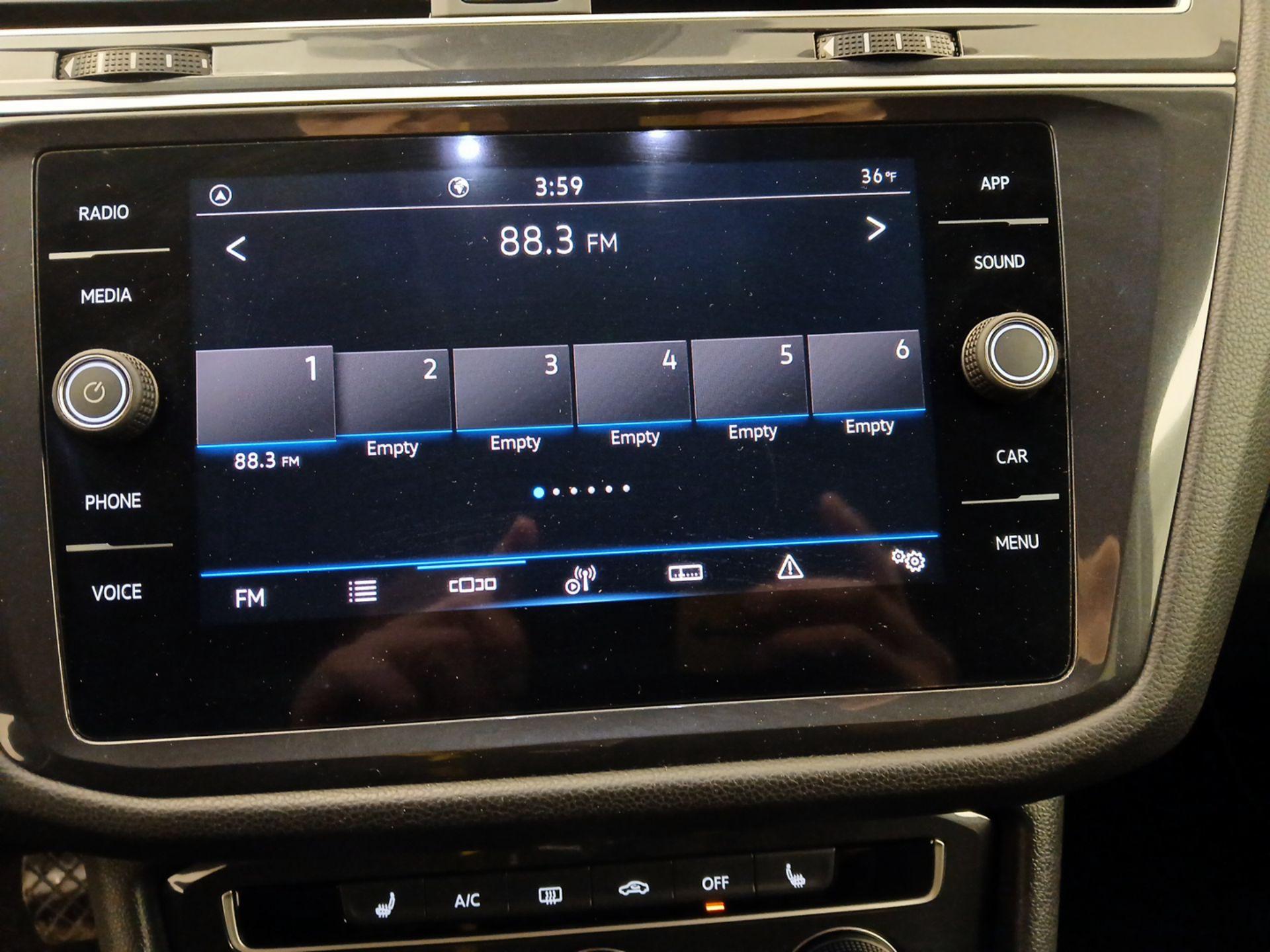 Thumbnail: 2024 Volkswagen Tiguan - 16