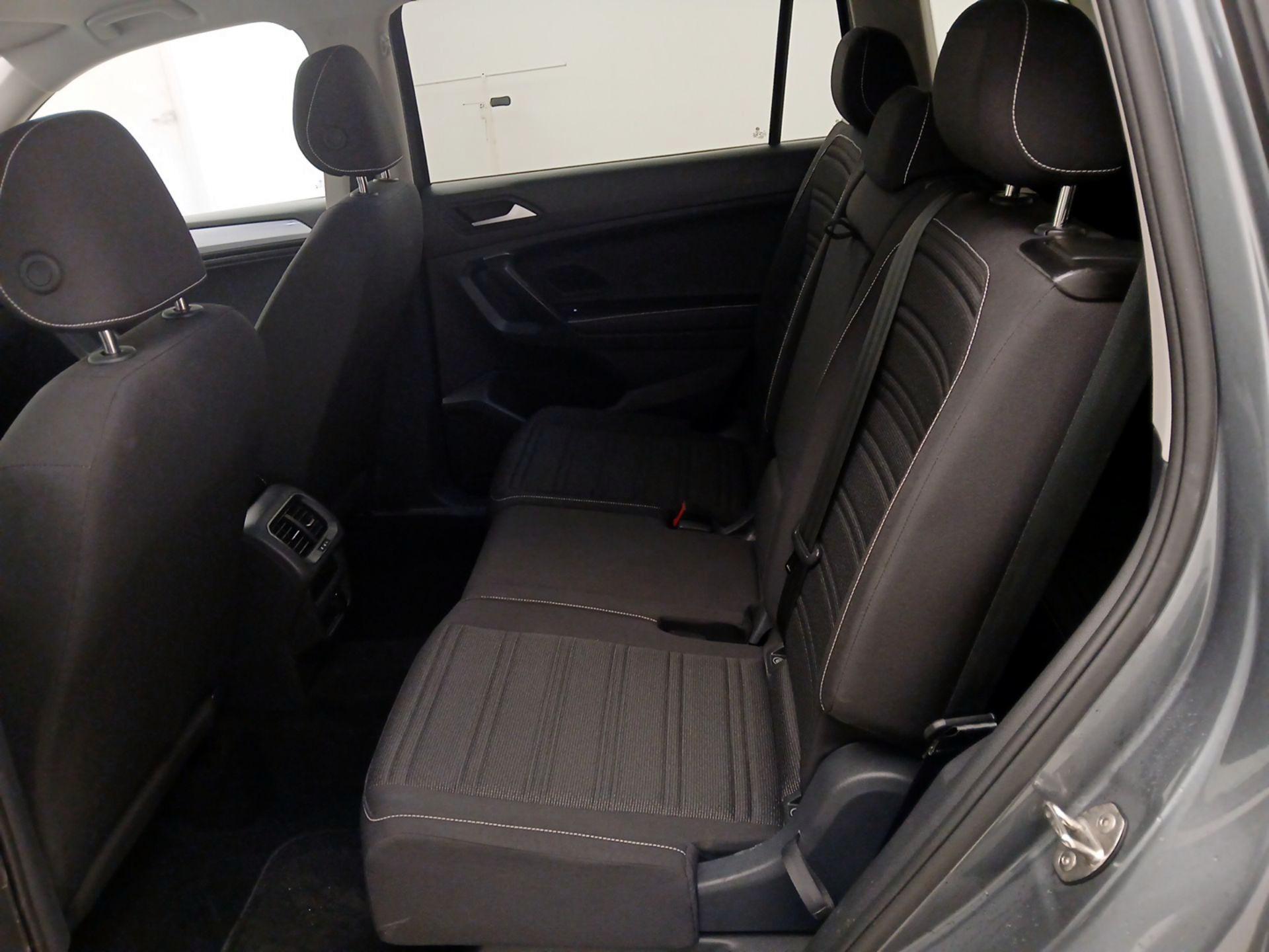 Thumbnail: 2024 Volkswagen Tiguan - 20