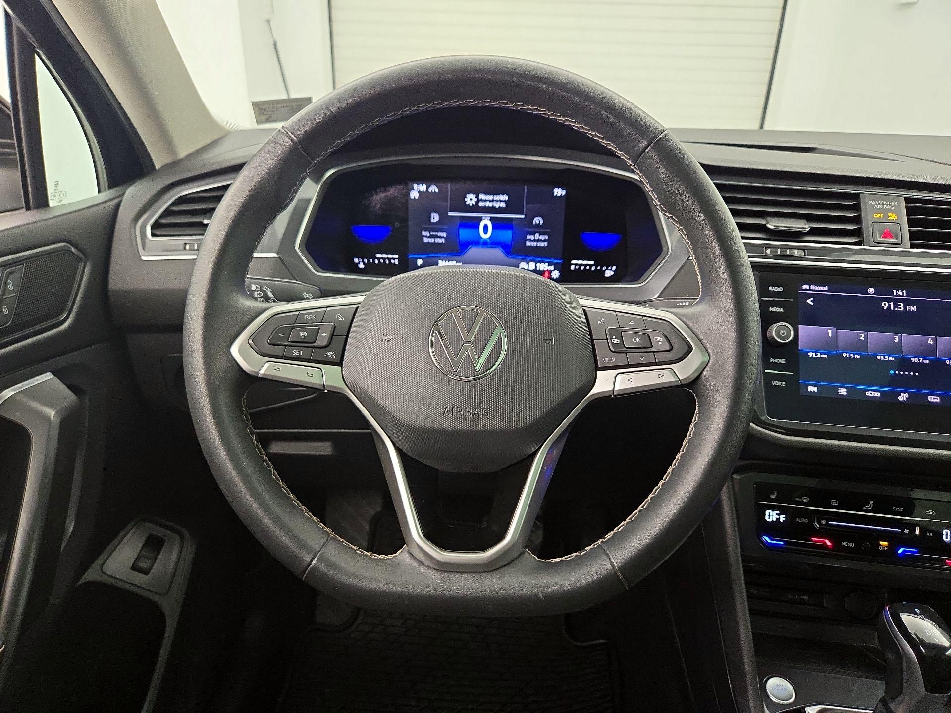 Thumbnail: 2022 Volkswagen Tiguan - 10