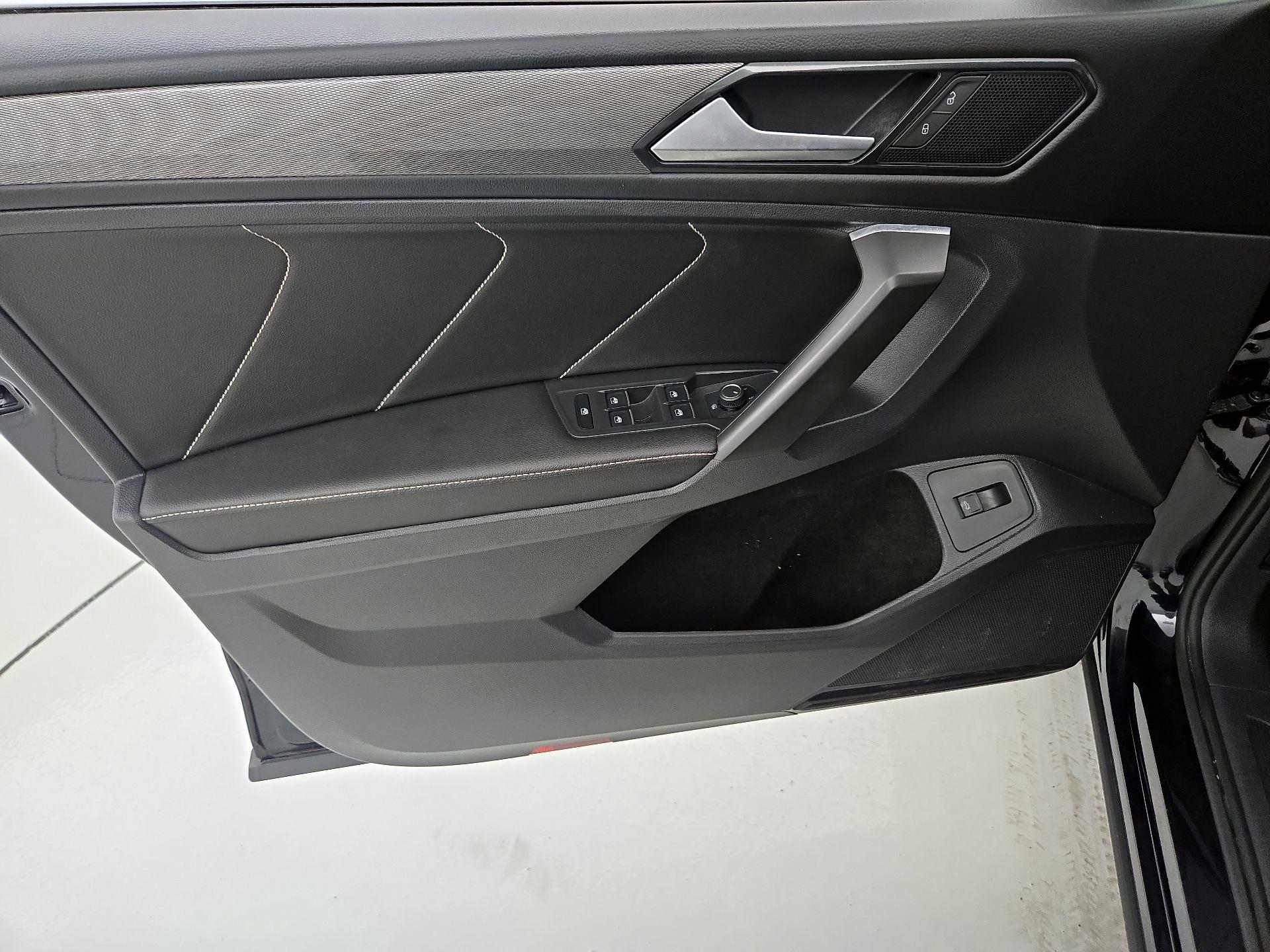 Thumbnail: 2022 Volkswagen Tiguan - 12