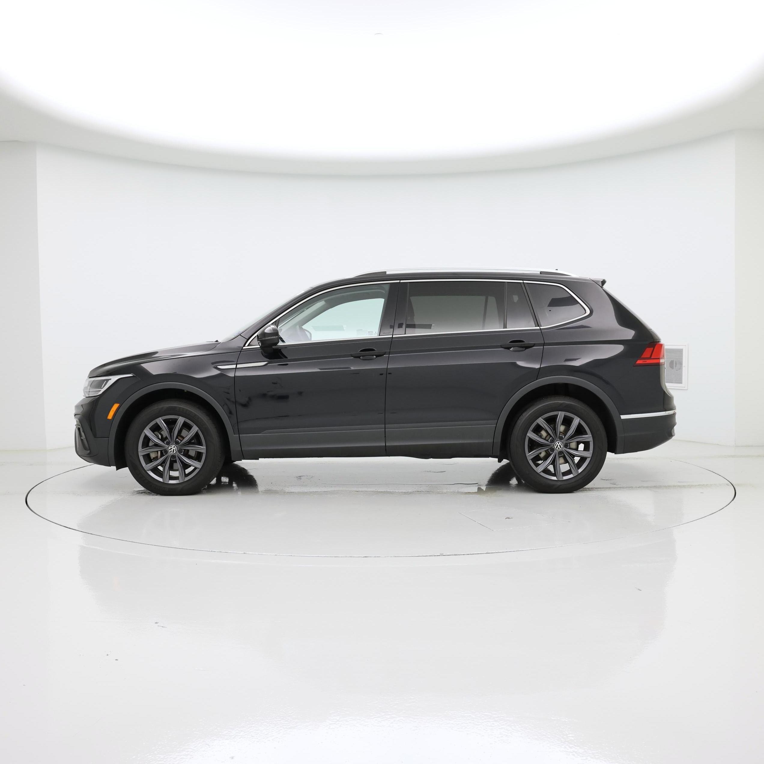 Thumbnail: 2022 Volkswagen Tiguan - 3