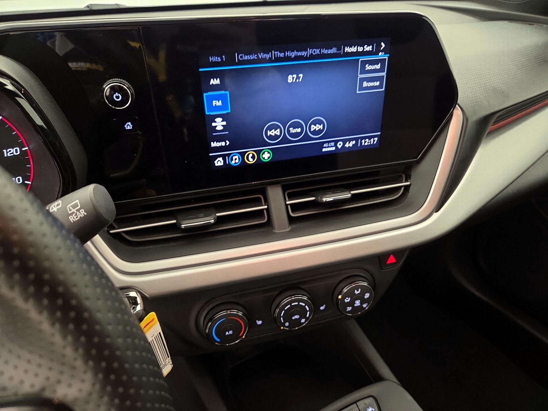 Thumbnail: 2024 Chevrolet Trax - 15