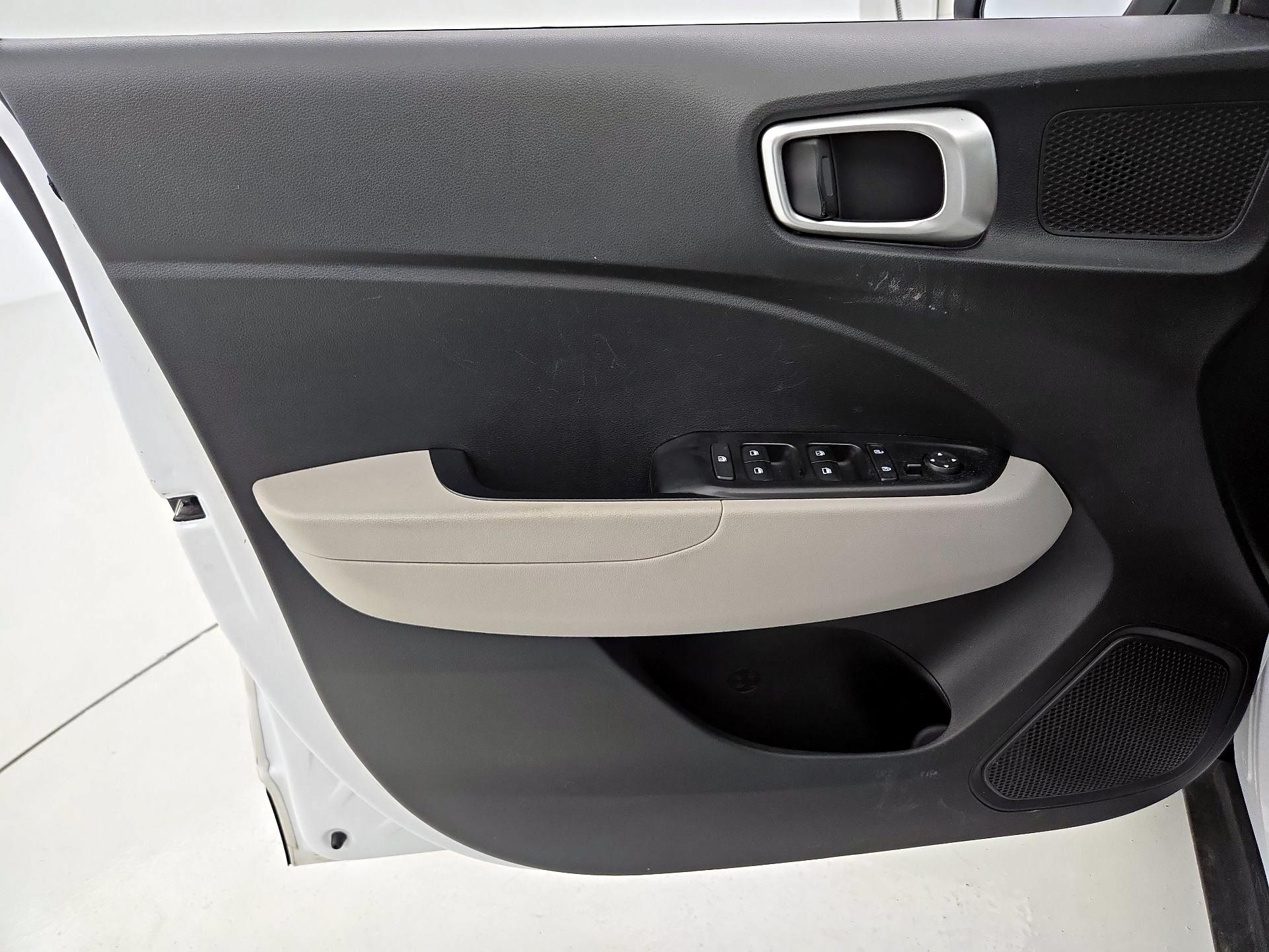 Thumbnail: 2023 Hyundai Venue - 12