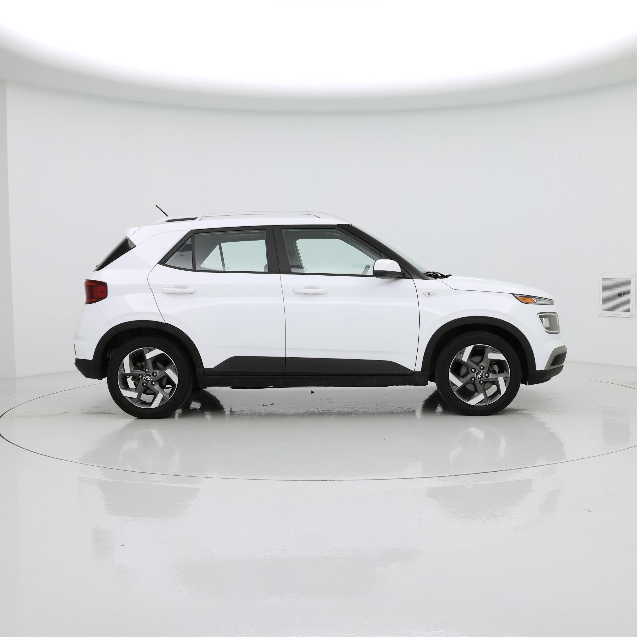 Thumbnail: 2023 Hyundai Venue - 7