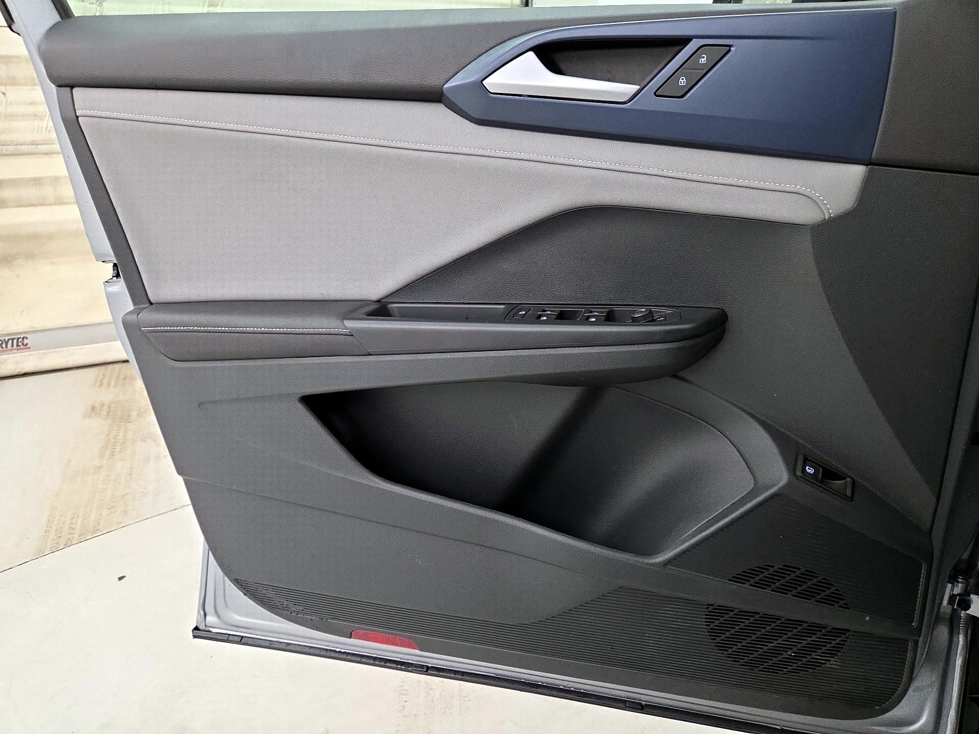 Thumbnail: 2024 Volkswagen Taos - 12