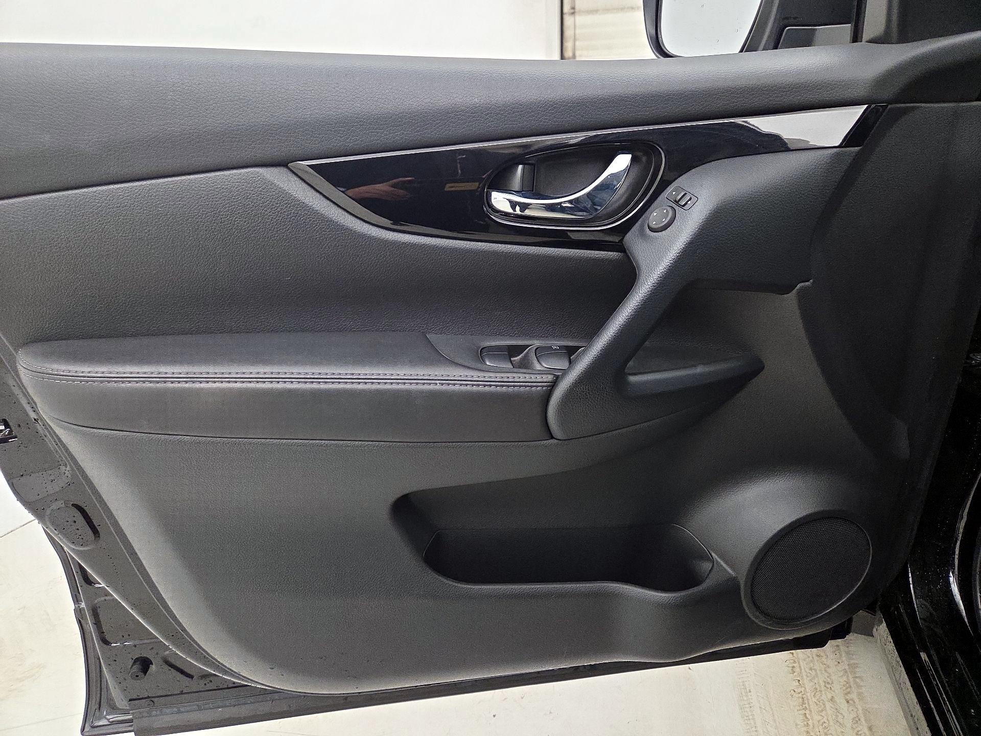 Thumbnail: 2022 Nissan Rogue Sport - 12