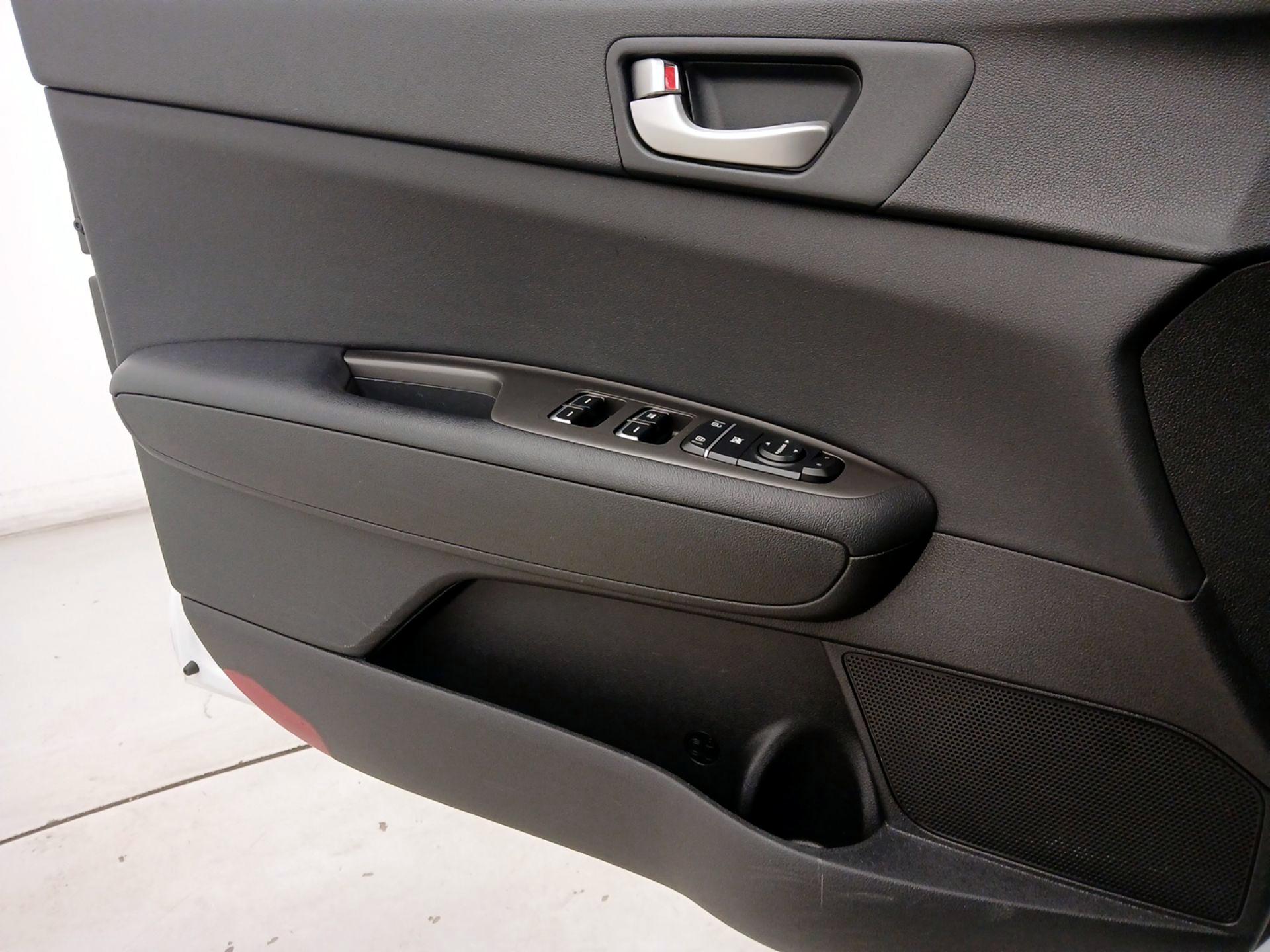 Thumbnail: 2020 Kia Optima - 12