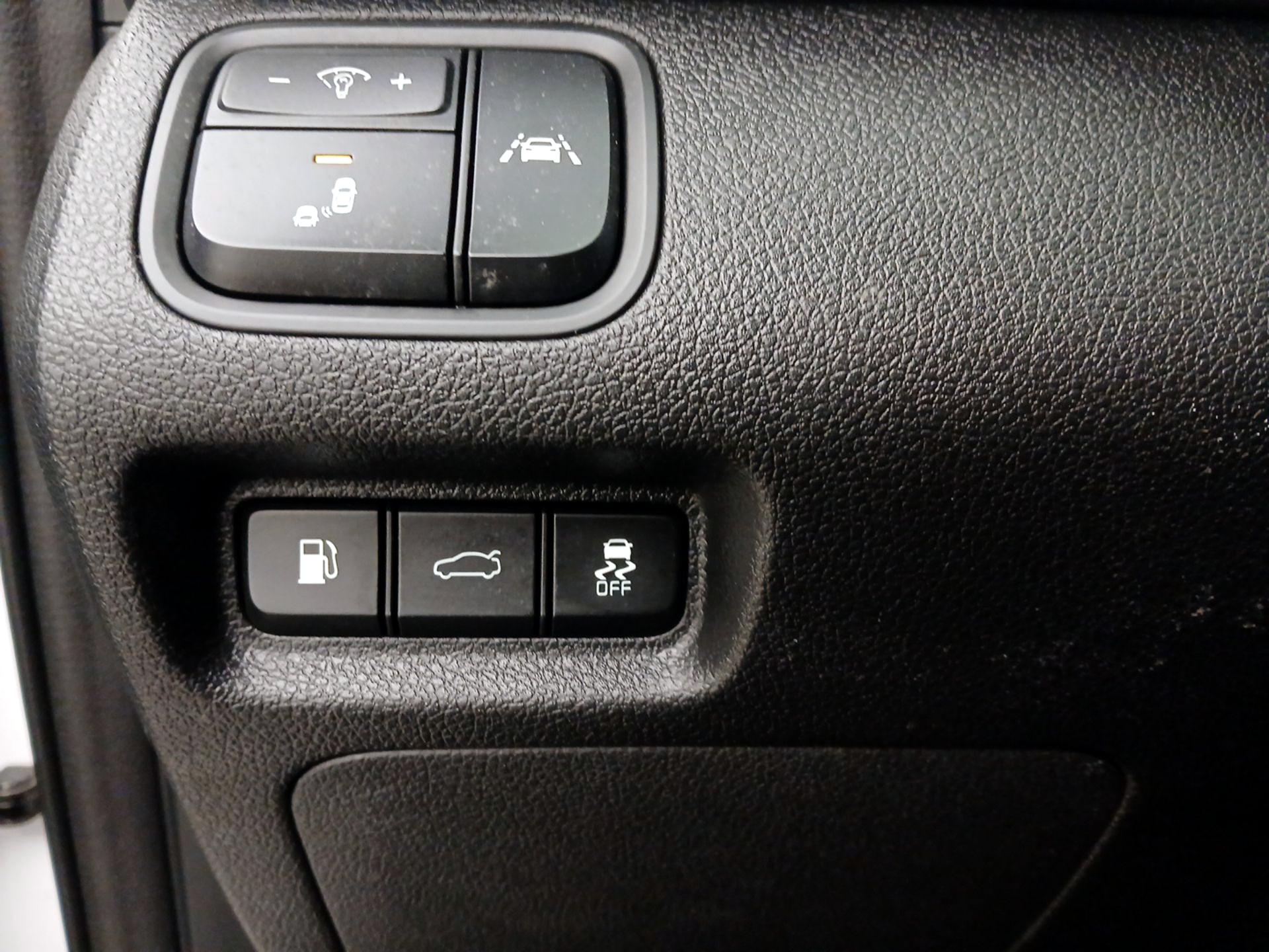 Thumbnail: 2020 Kia Optima - 13