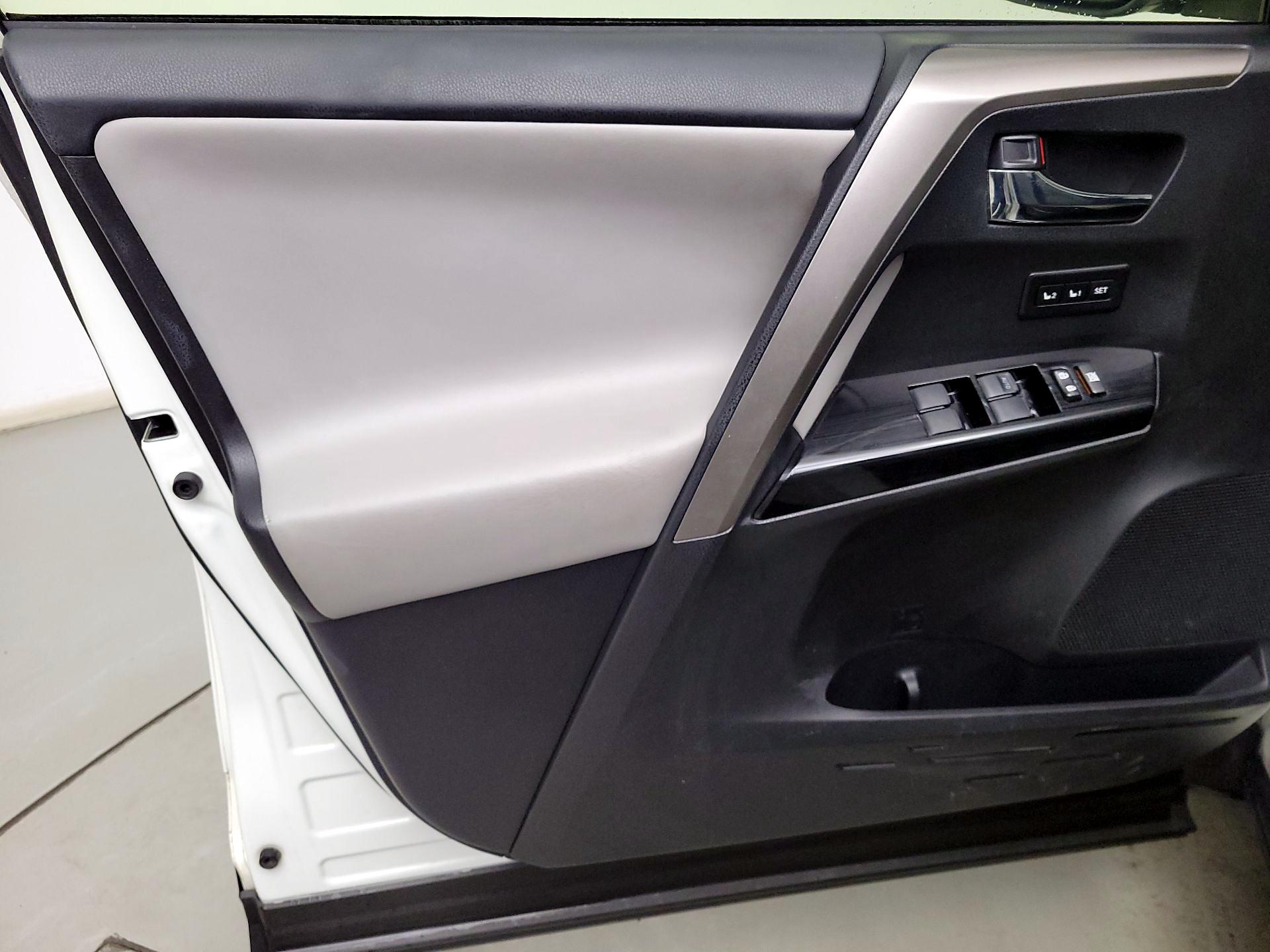 Thumbnail: 2018 Toyota RAV4 - 12