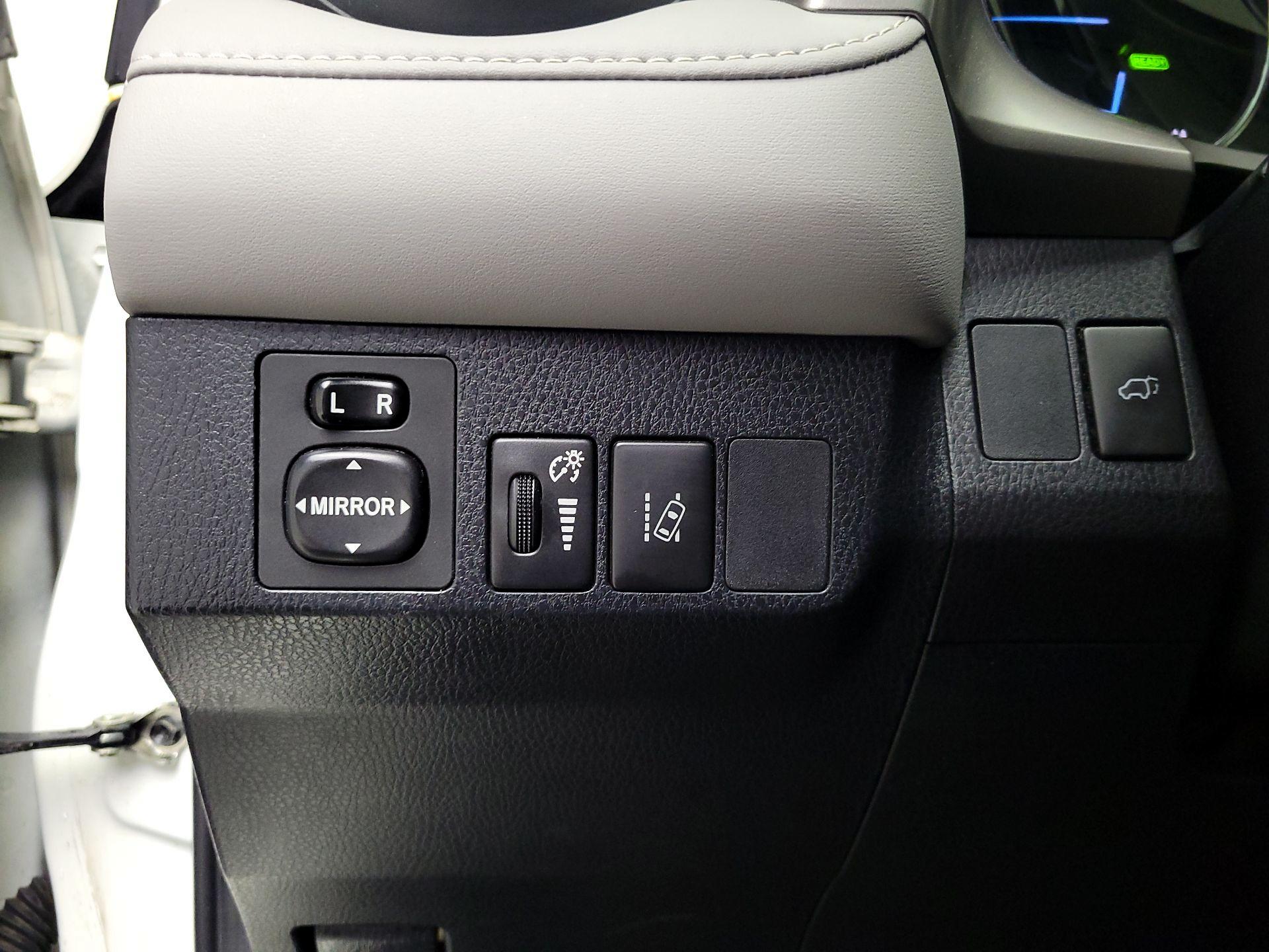 Thumbnail: 2018 Toyota RAV4 - 13