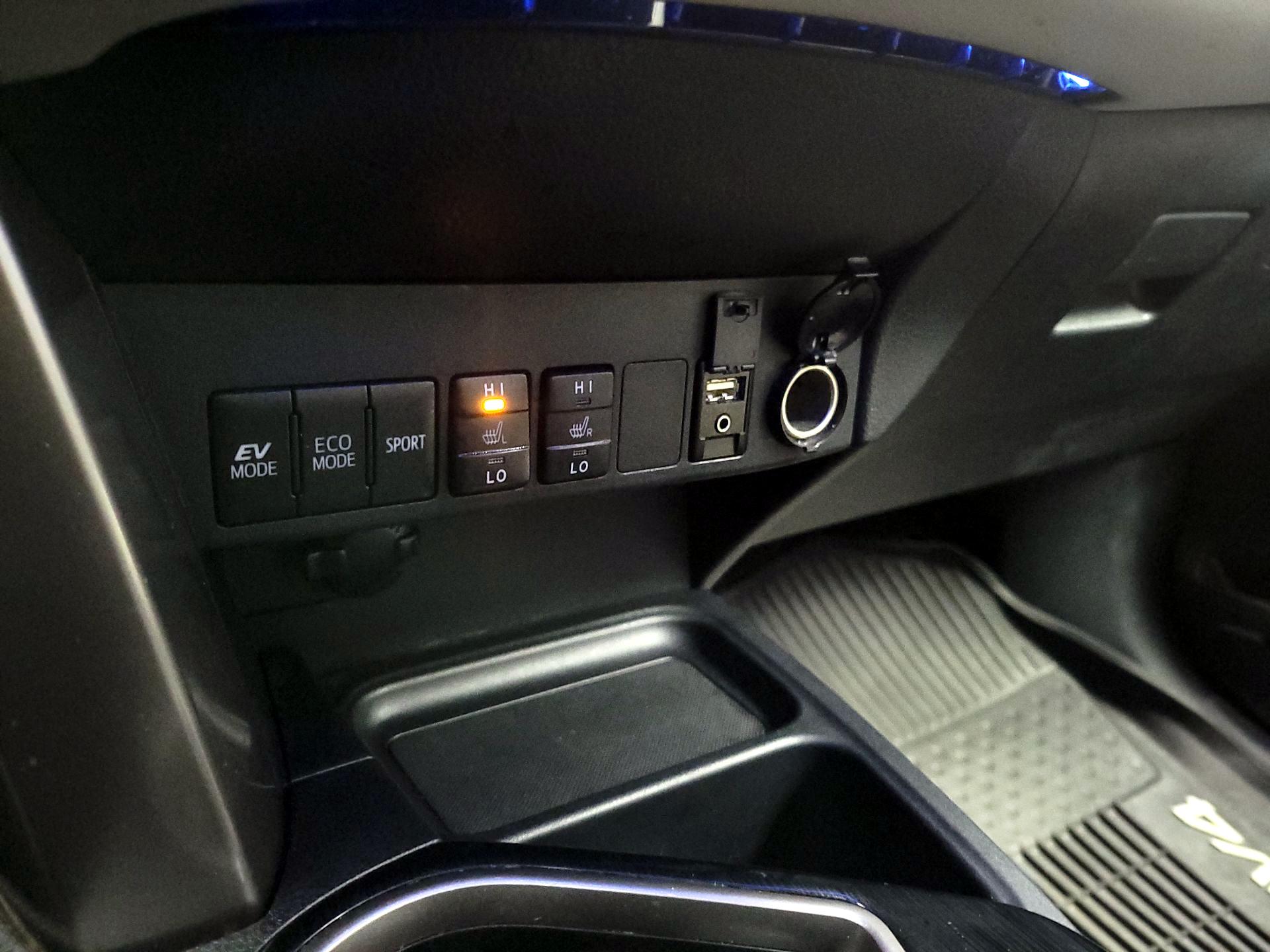 Thumbnail: 2018 Toyota RAV4 - 19