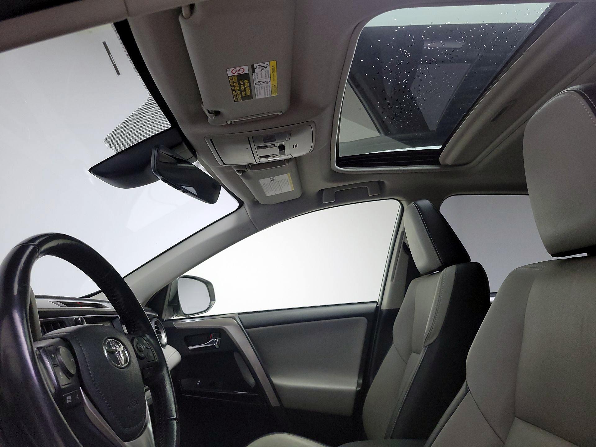 Thumbnail: 2018 Toyota RAV4 - 20