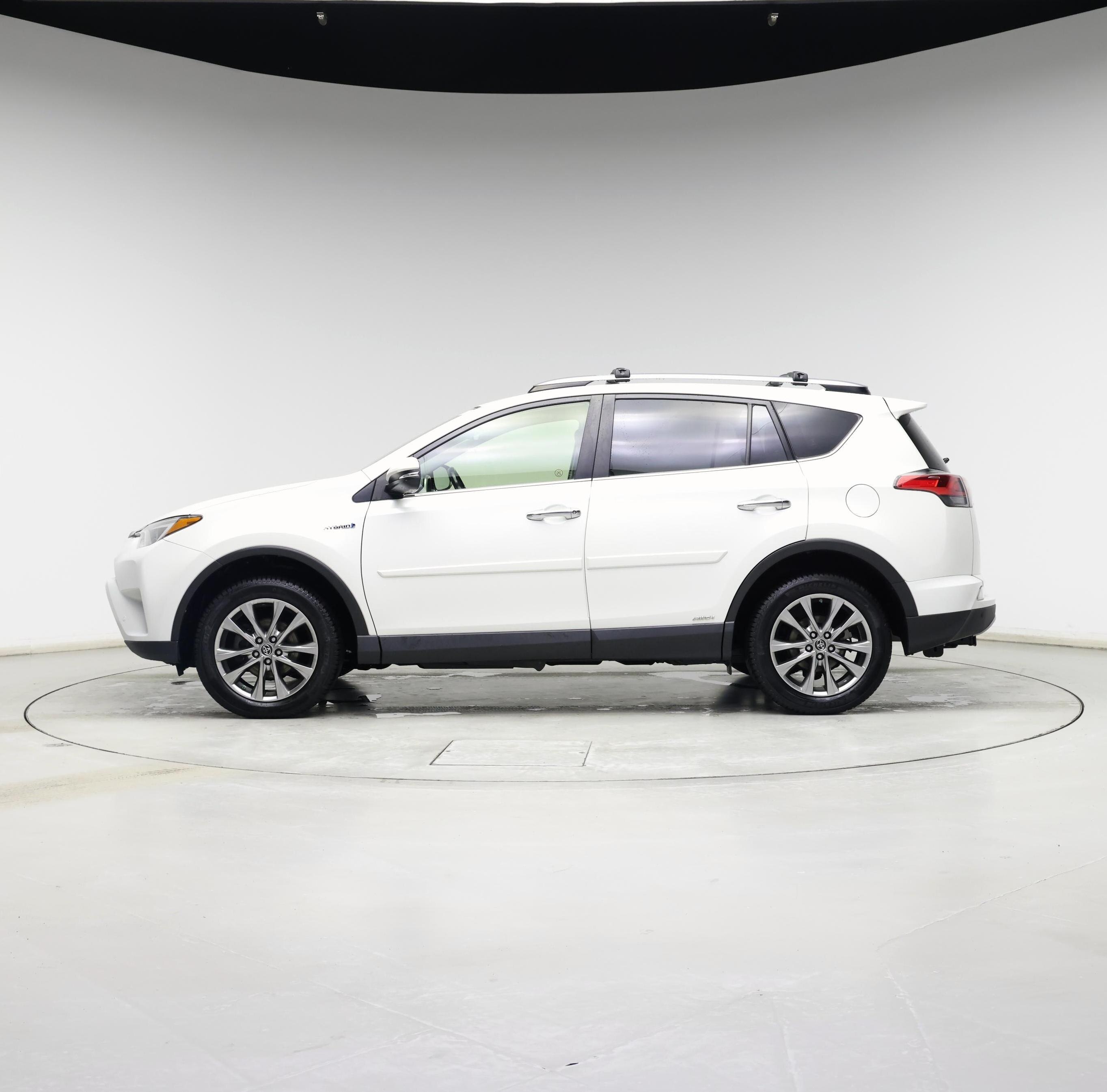 Thumbnail: 2018 Toyota RAV4 - 3