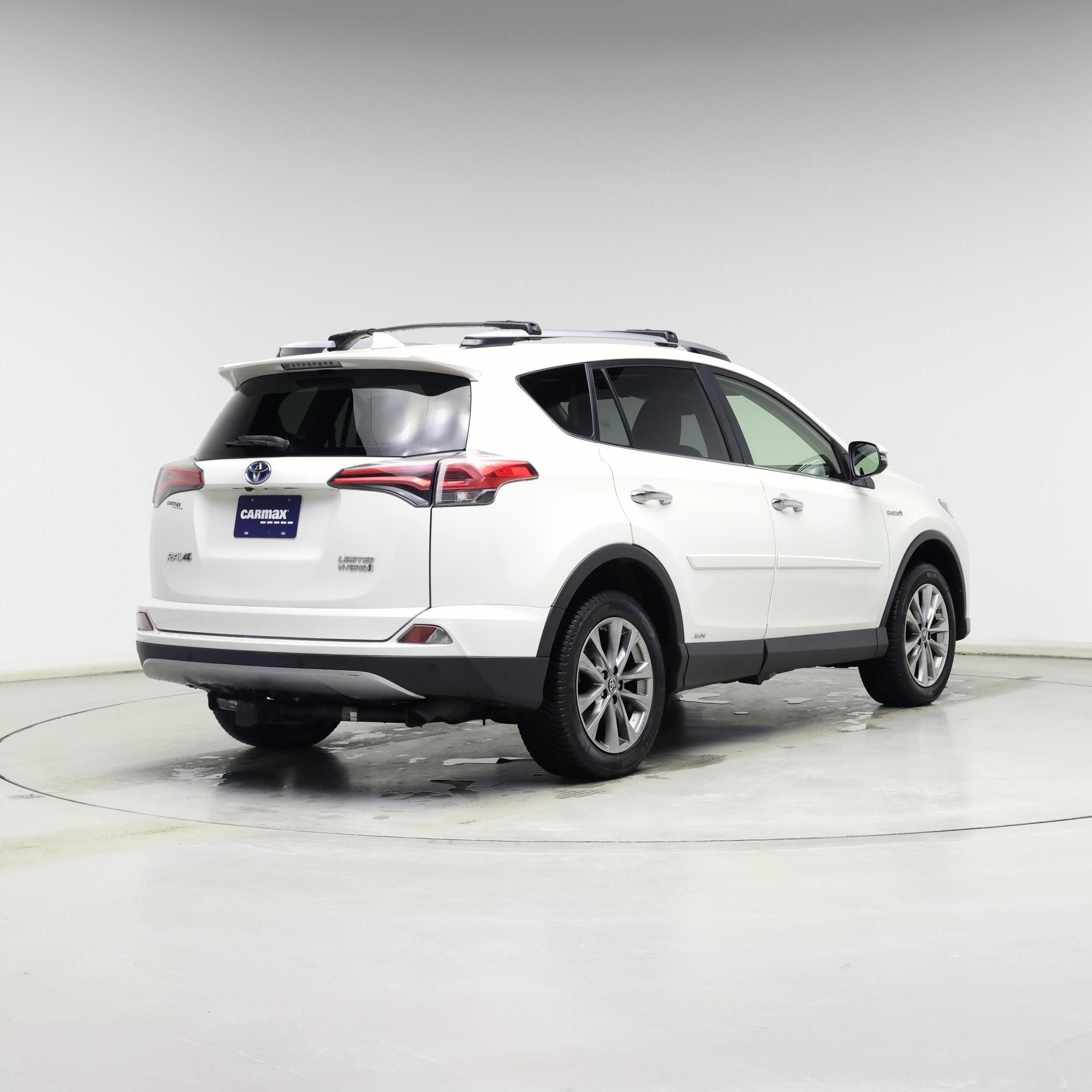 Thumbnail: 2018 Toyota RAV4 - 8