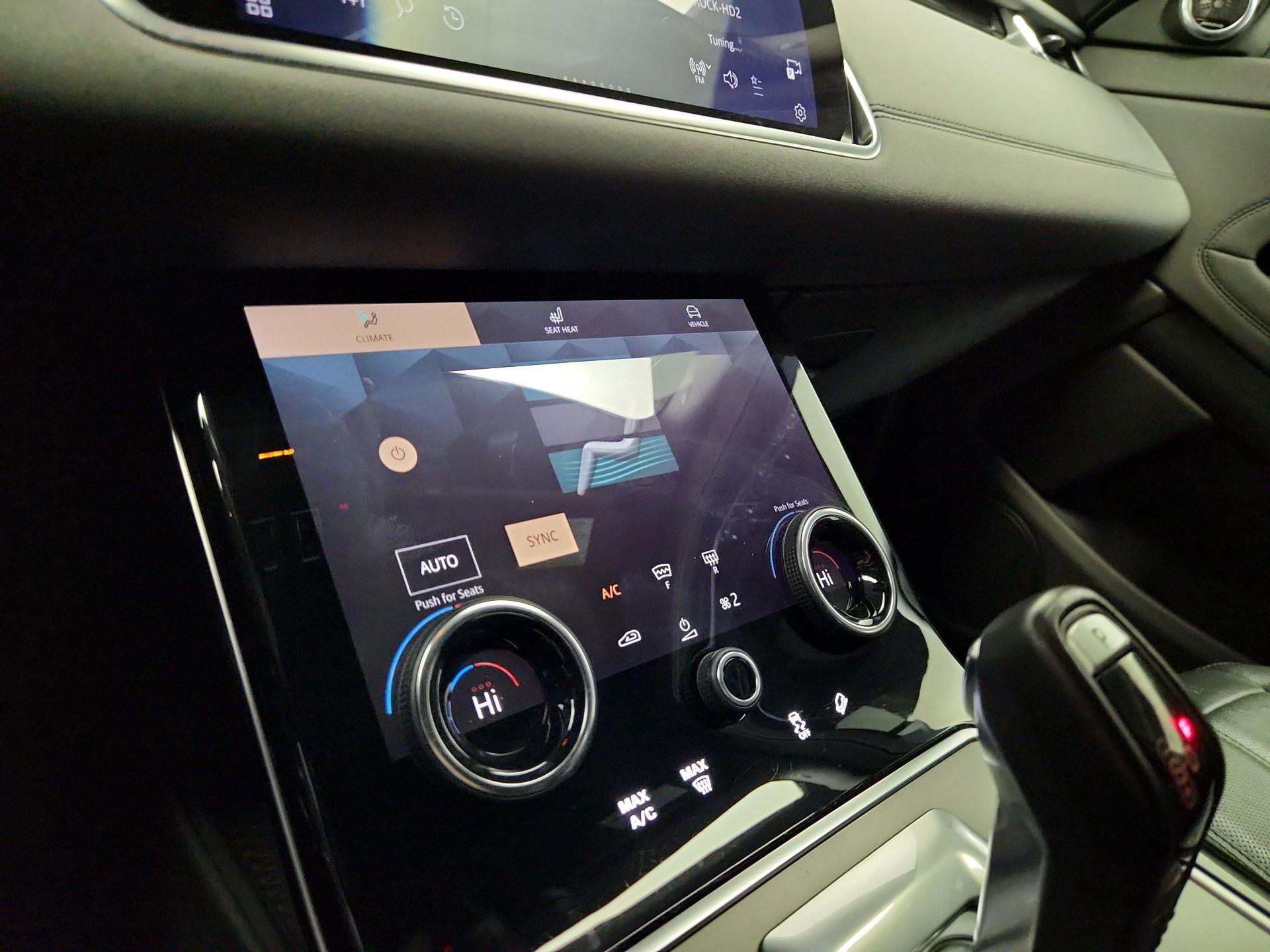 Thumbnail: 2022 Land Rover Range Rover Evoque - 17