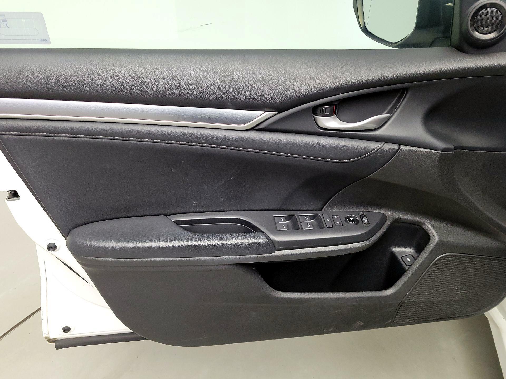 Thumbnail: 2016 Honda Civic - 12