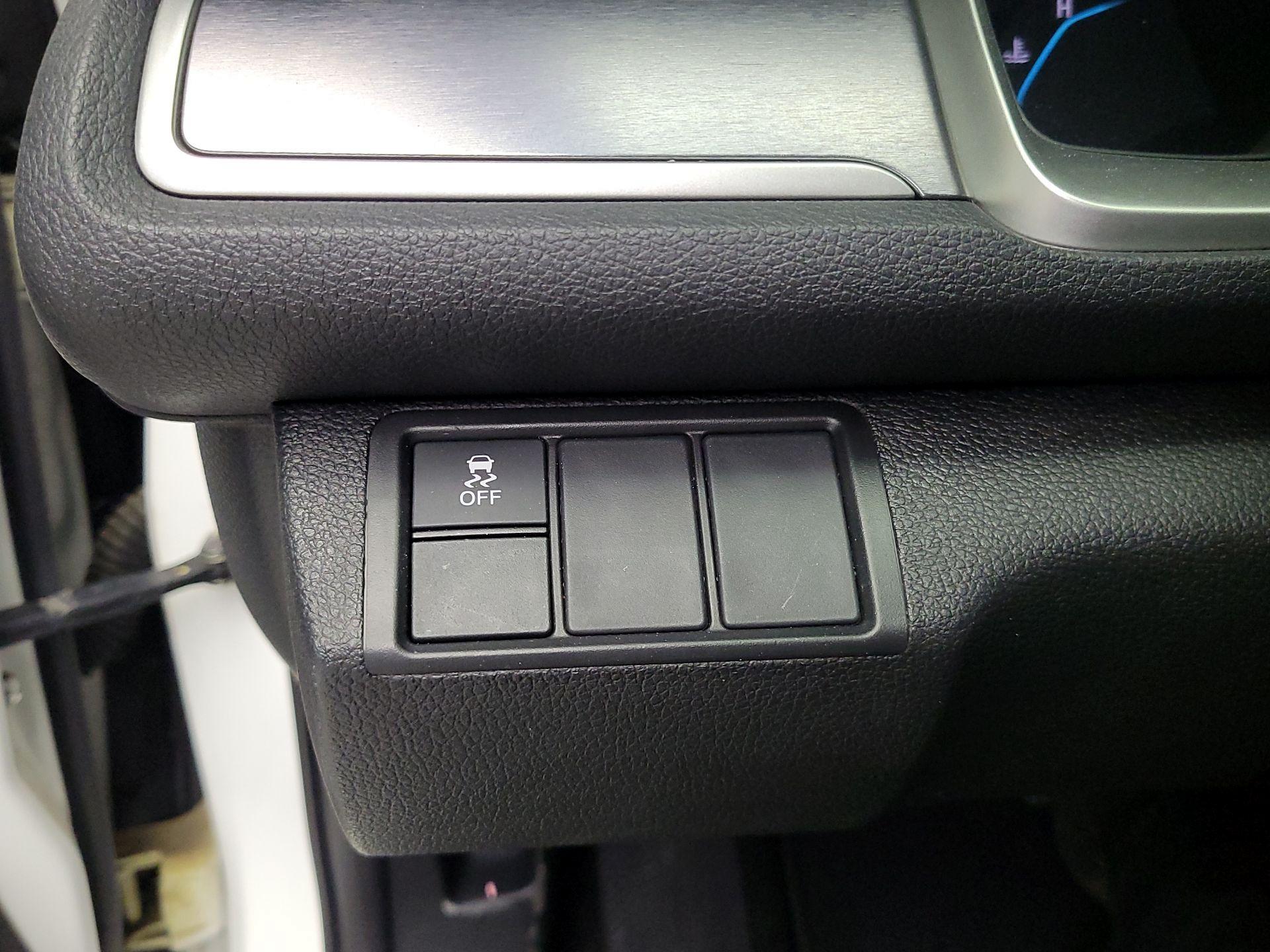 Thumbnail: 2016 Honda Civic - 13