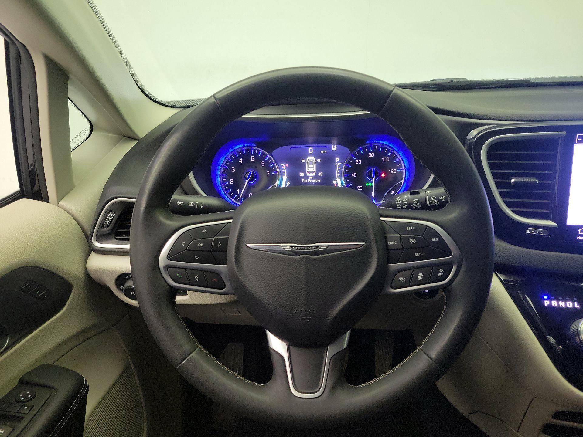 Thumbnail: 2024 Chrysler Pacifica - 10