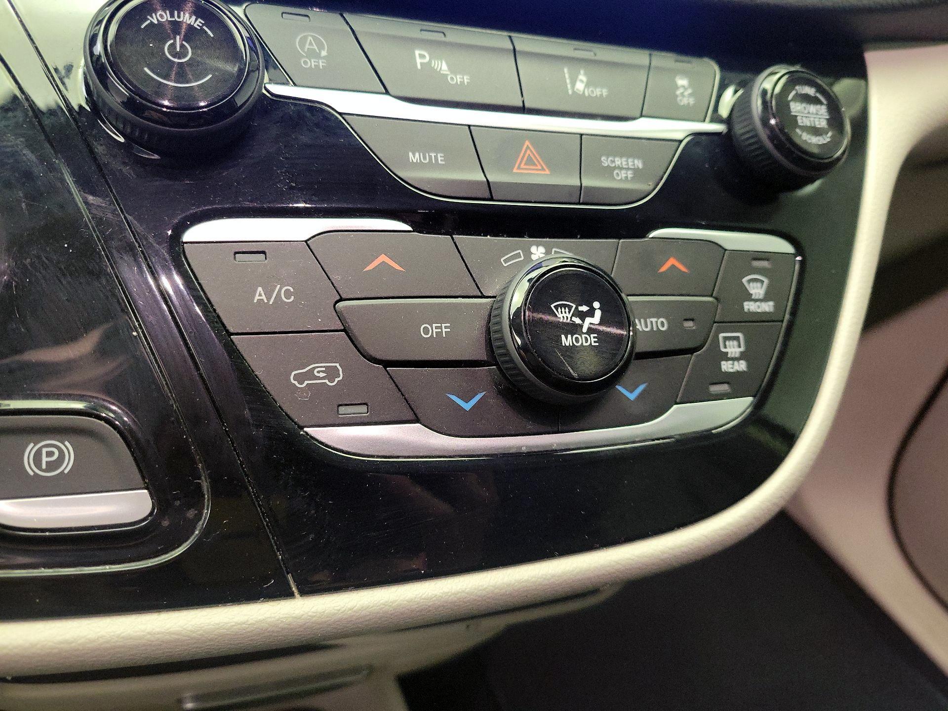 Thumbnail: 2024 Chrysler Pacifica - 15