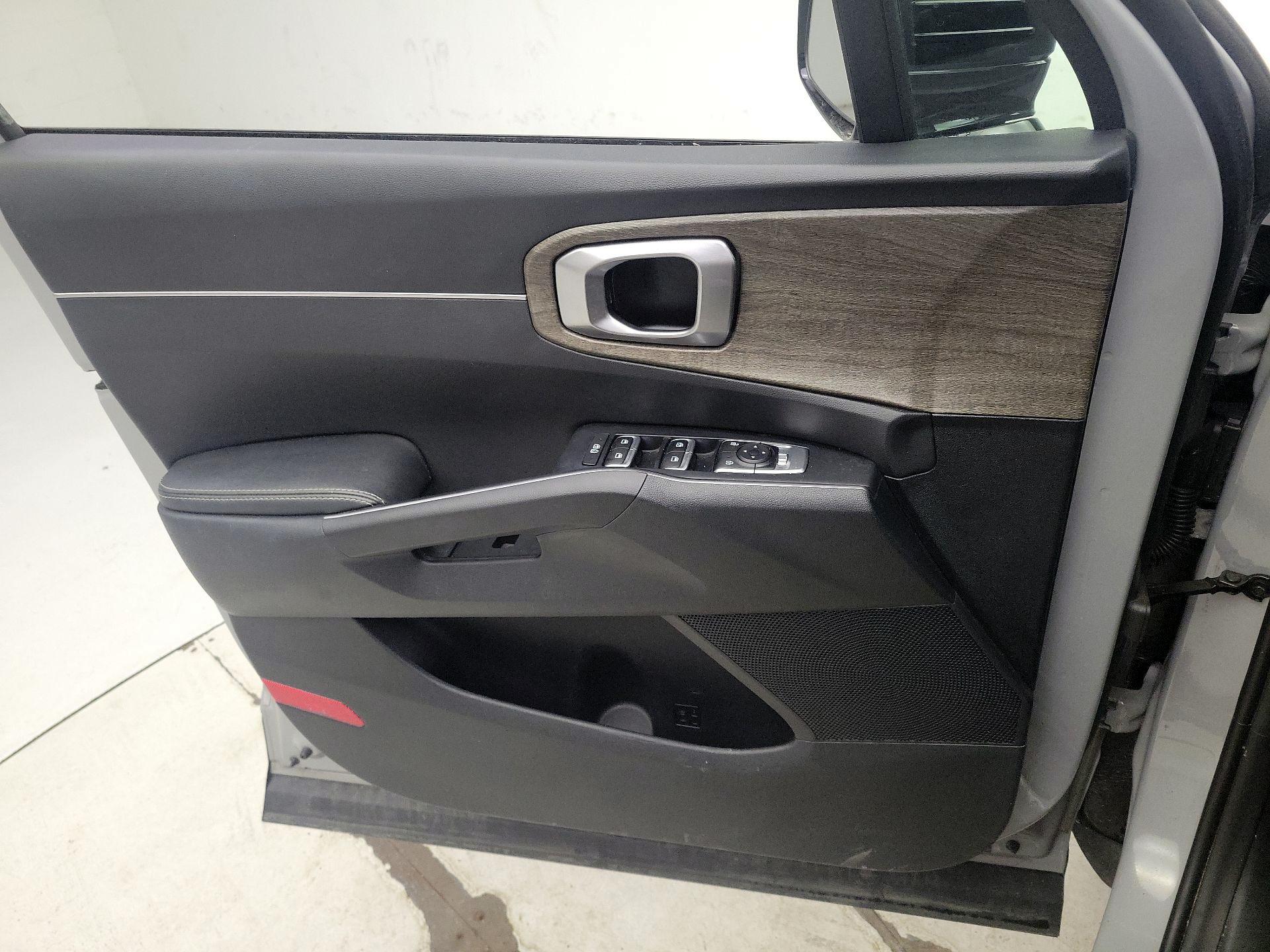 Thumbnail: 2023 Kia Sorento - 12