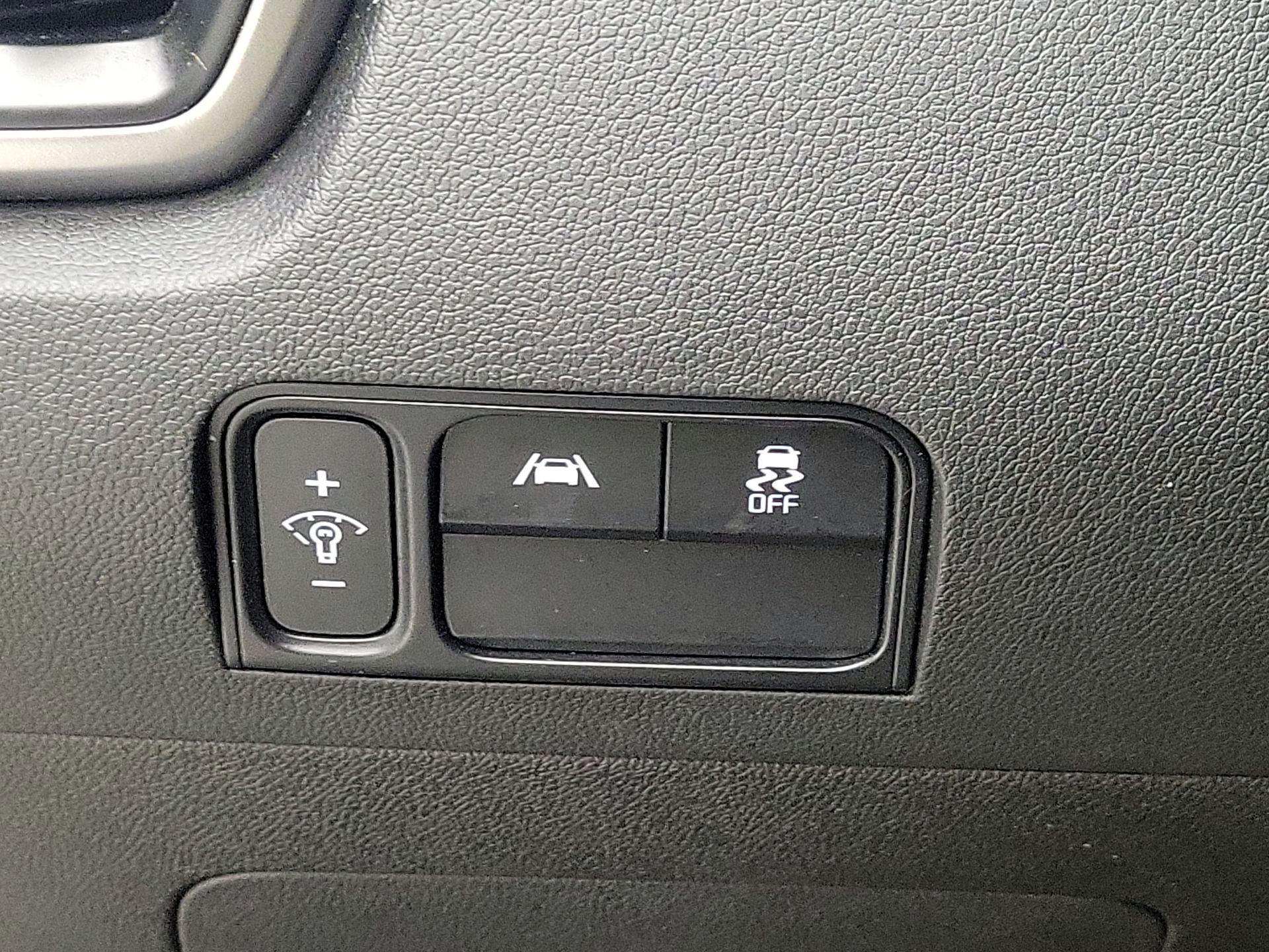 Thumbnail: 2023 Kia Sorento - 13