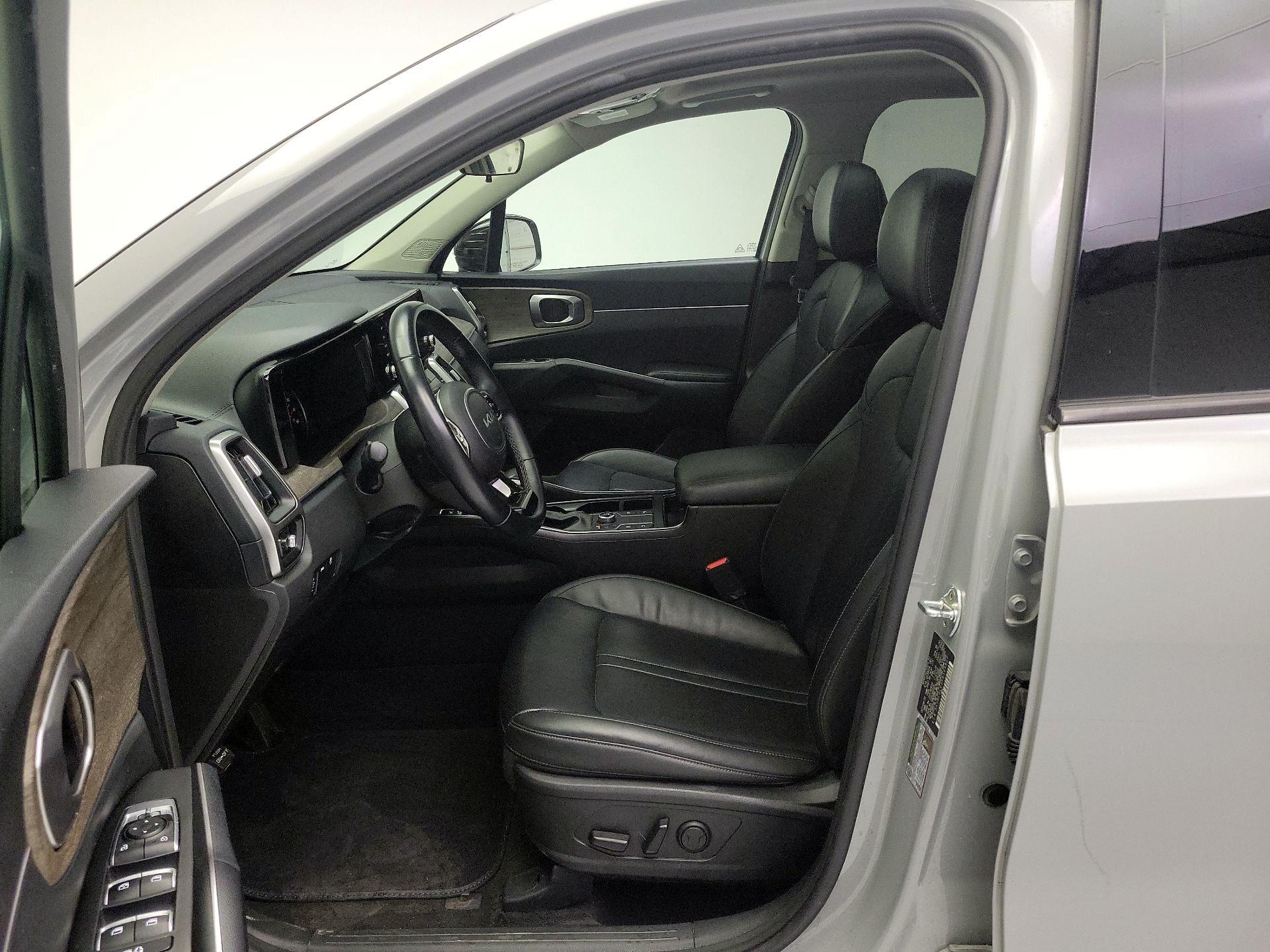 Thumbnail: 2023 Kia Sorento - 11