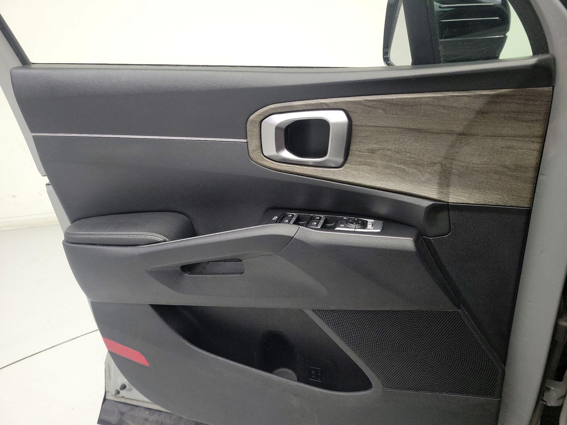 Thumbnail: 2023 Kia Sorento - 12