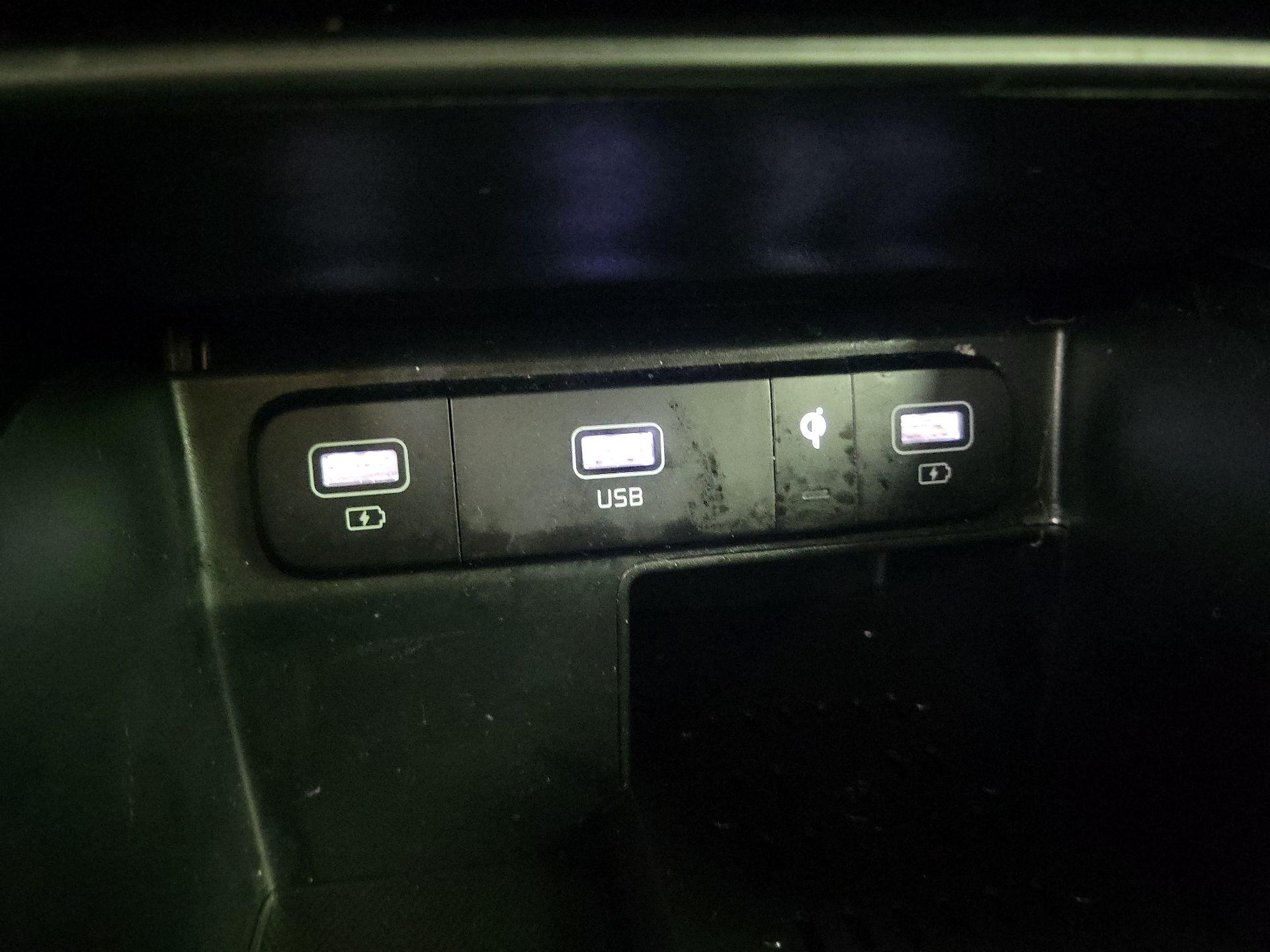 Thumbnail: 2023 Kia Sorento - 19