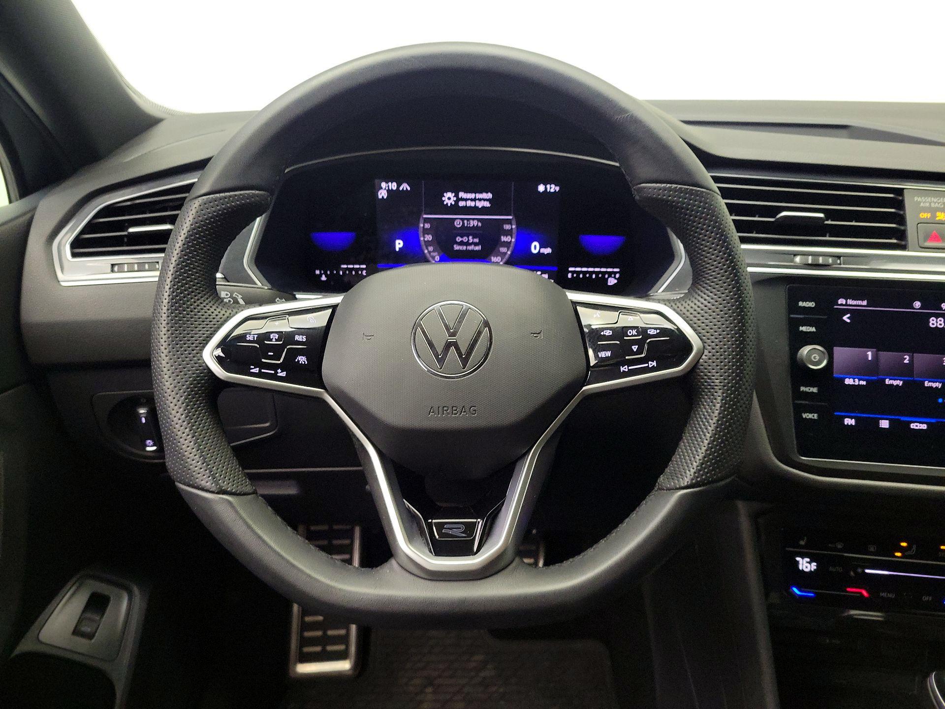 Thumbnail: 2022 Volkswagen Tiguan - 10