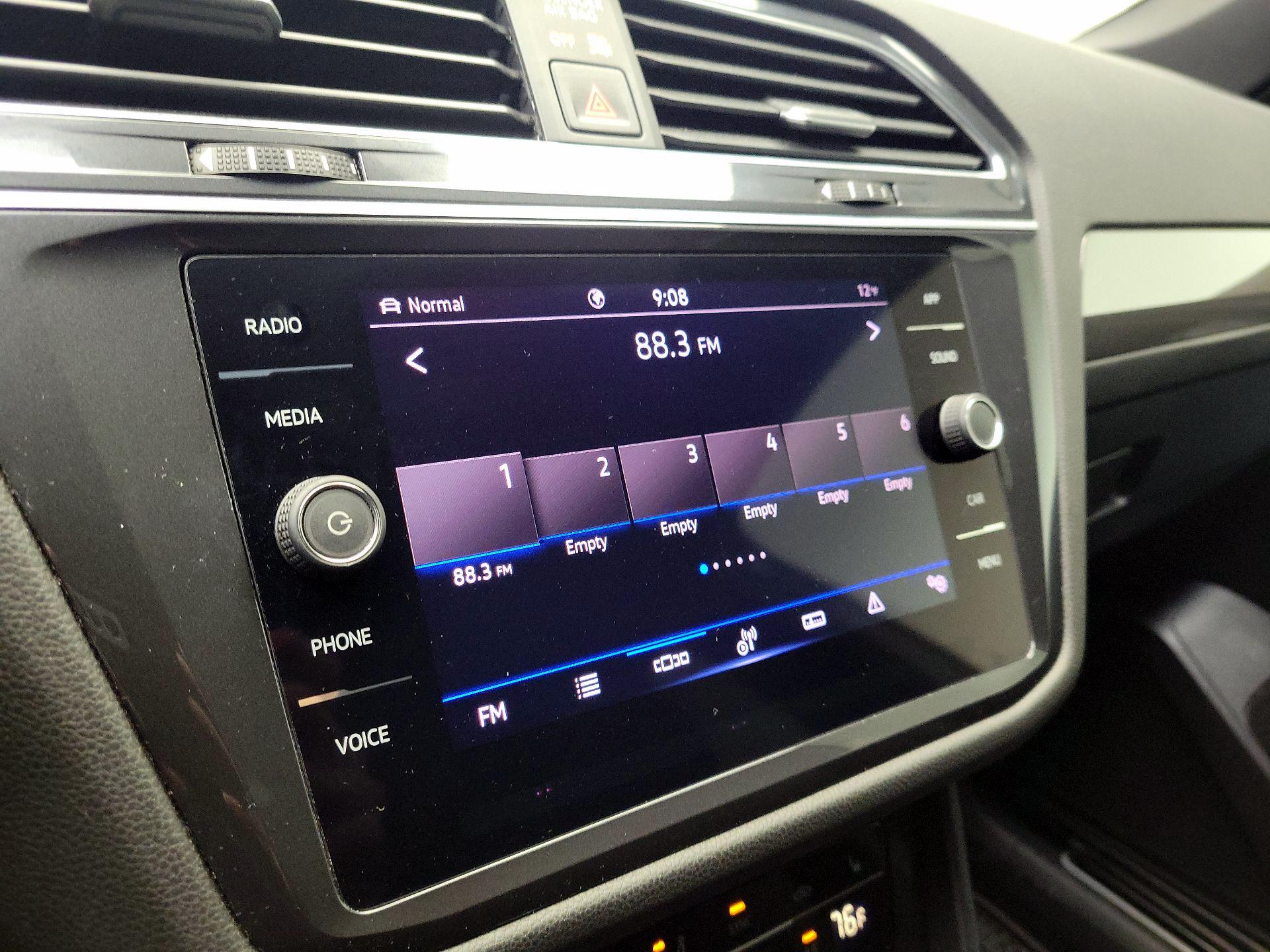 Thumbnail: 2022 Volkswagen Tiguan - 15