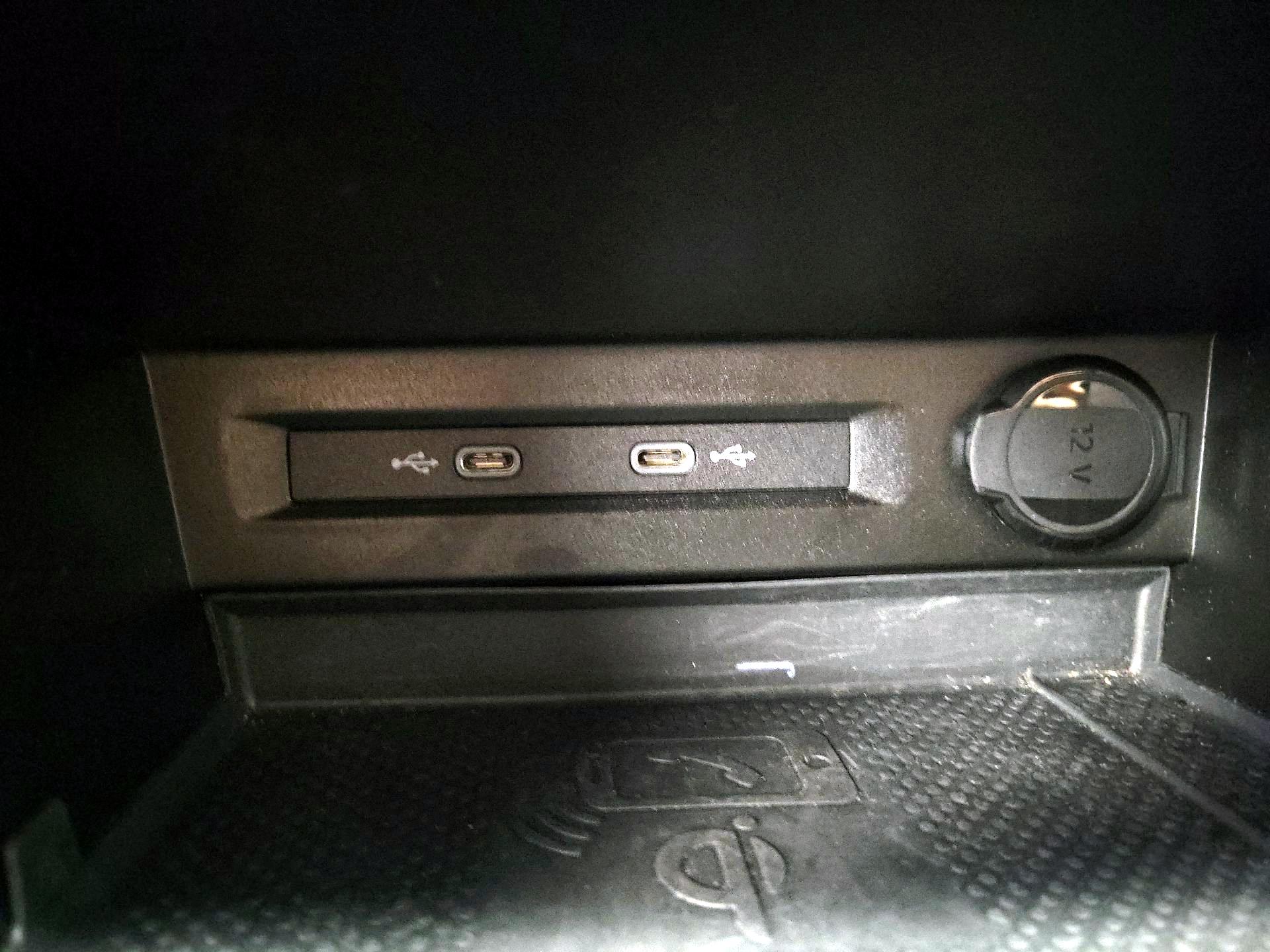 Thumbnail: 2022 Volkswagen Tiguan - 18