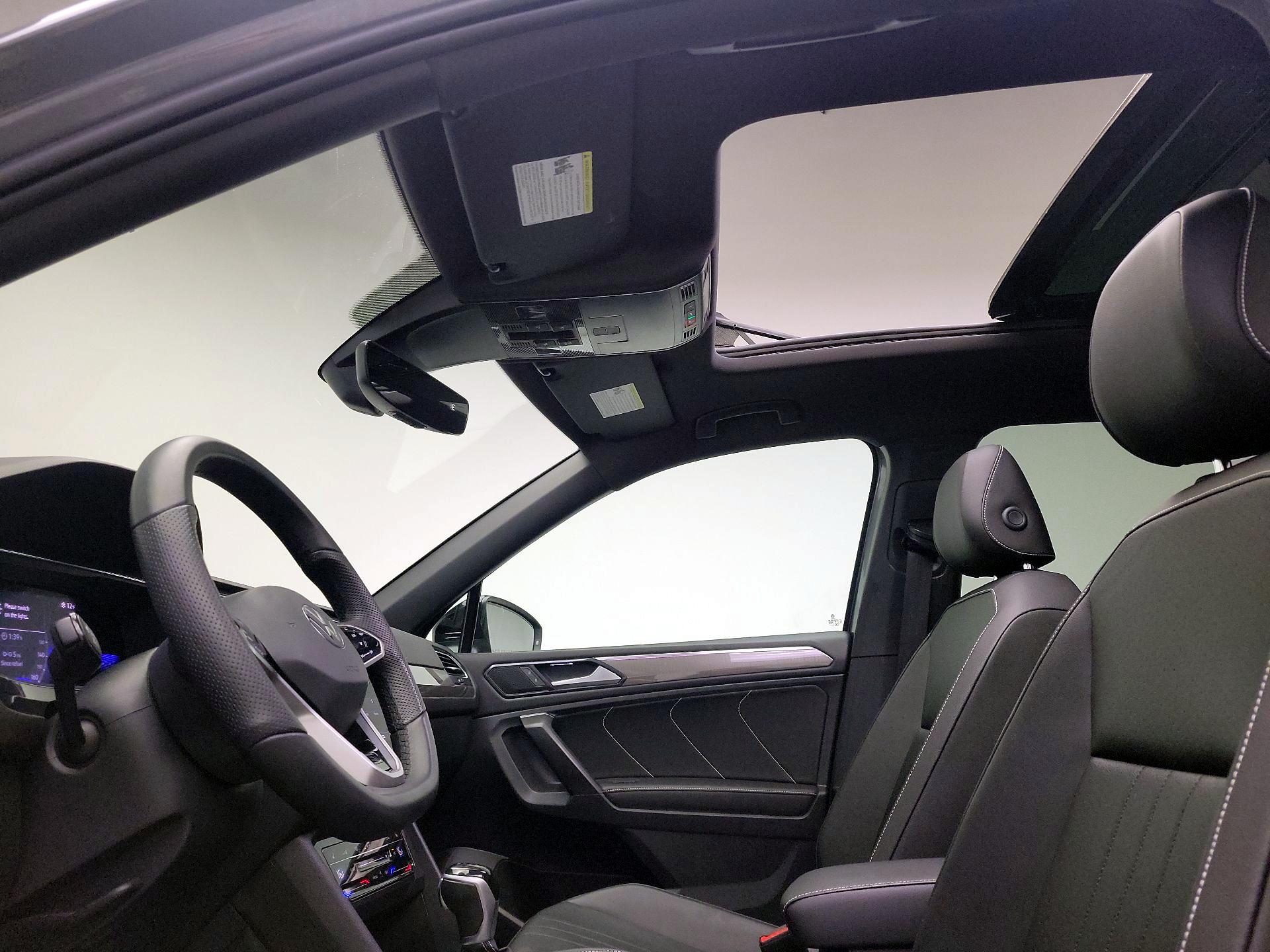 Thumbnail: 2022 Volkswagen Tiguan - 19